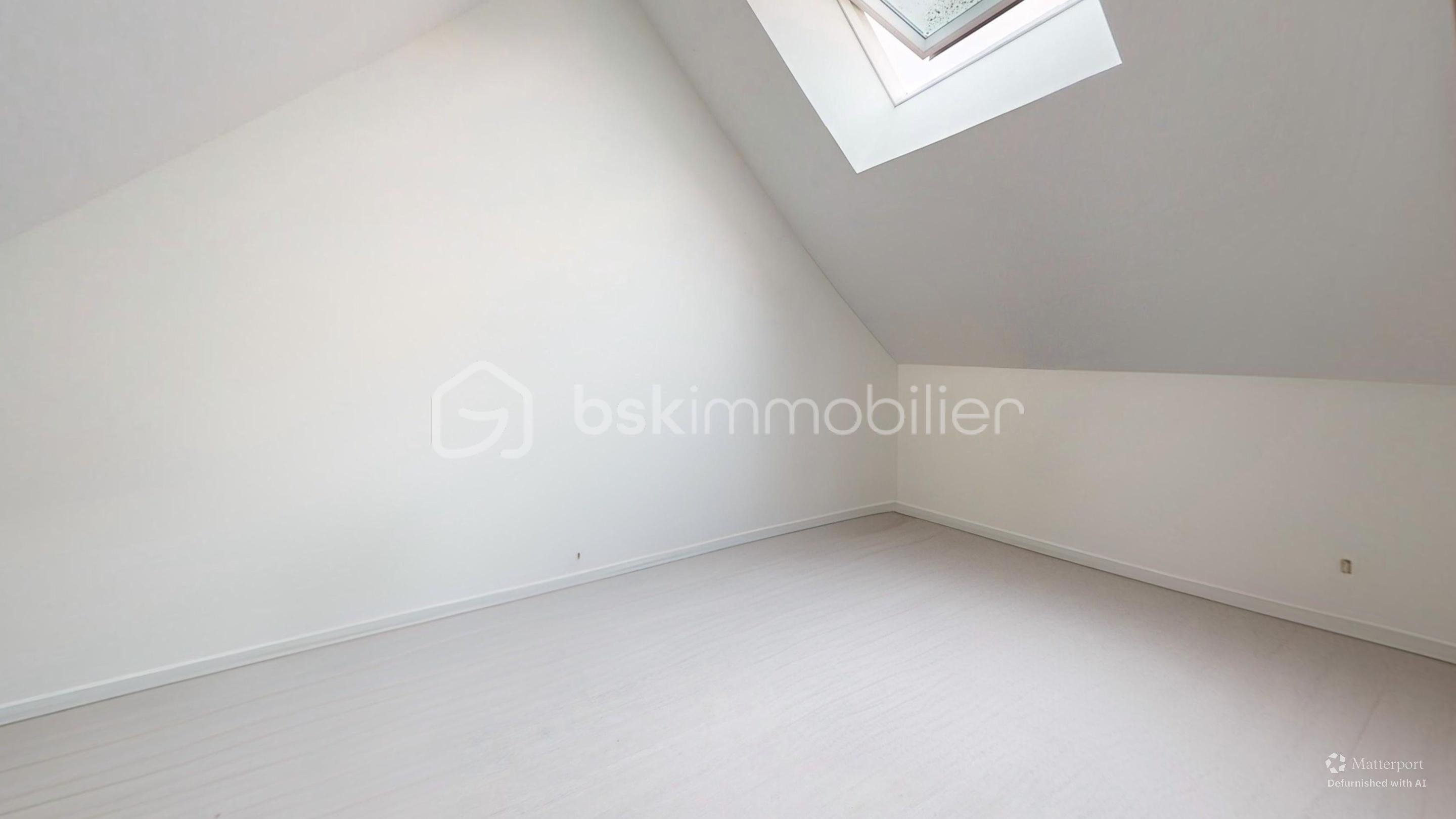 Maison de 81 m² - 4-Rue-des-Gaudines-Bedroom-Defurnished.jpg