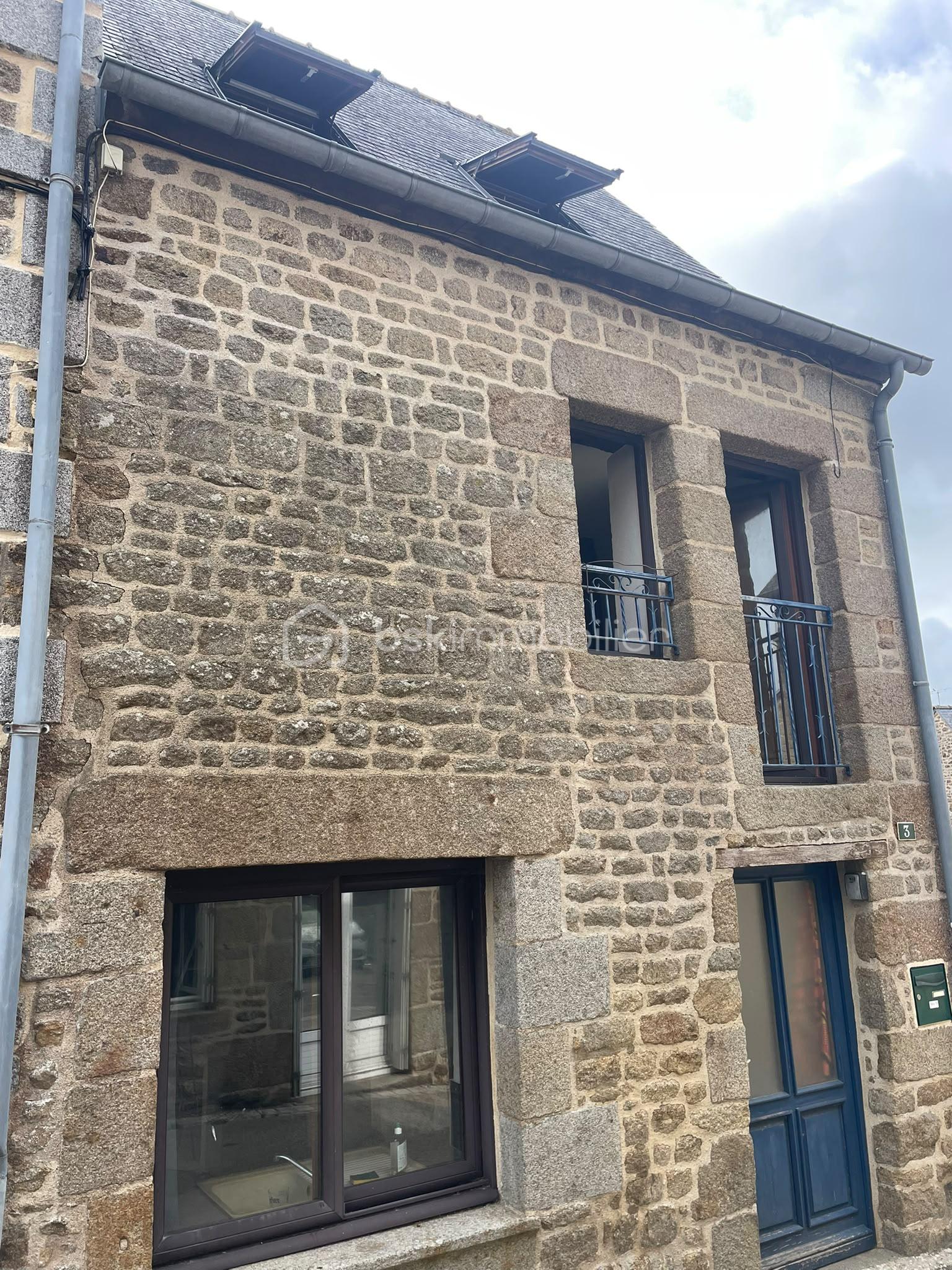 Pohot façade Montours.jpeg