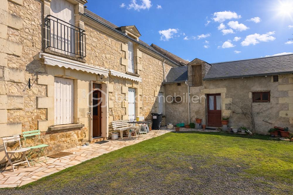 Maison de 90 m² - Courtyard ensoleillé en milieu d'après-midi.png