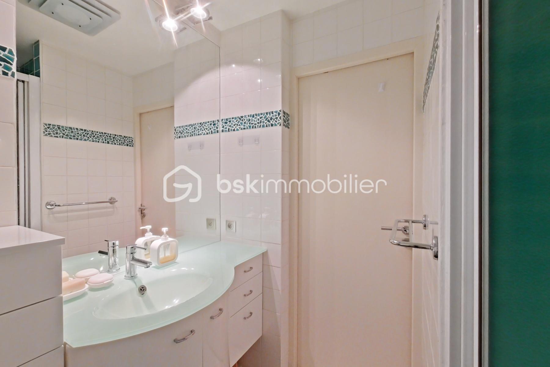 Appartement de 19 m² - STUDIO BUSSY SALLE DE BAIN.jpg