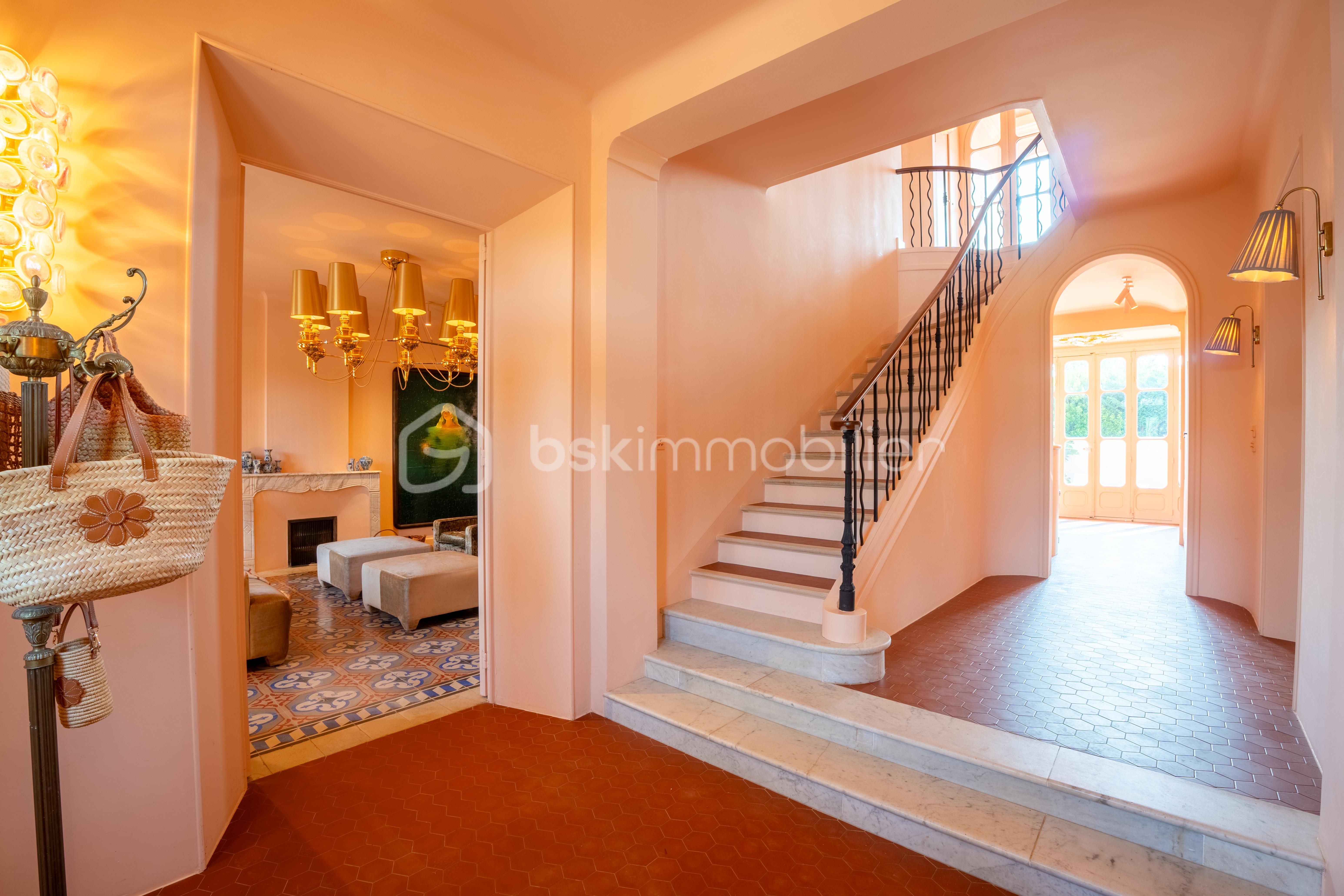 Halway downstairs.png