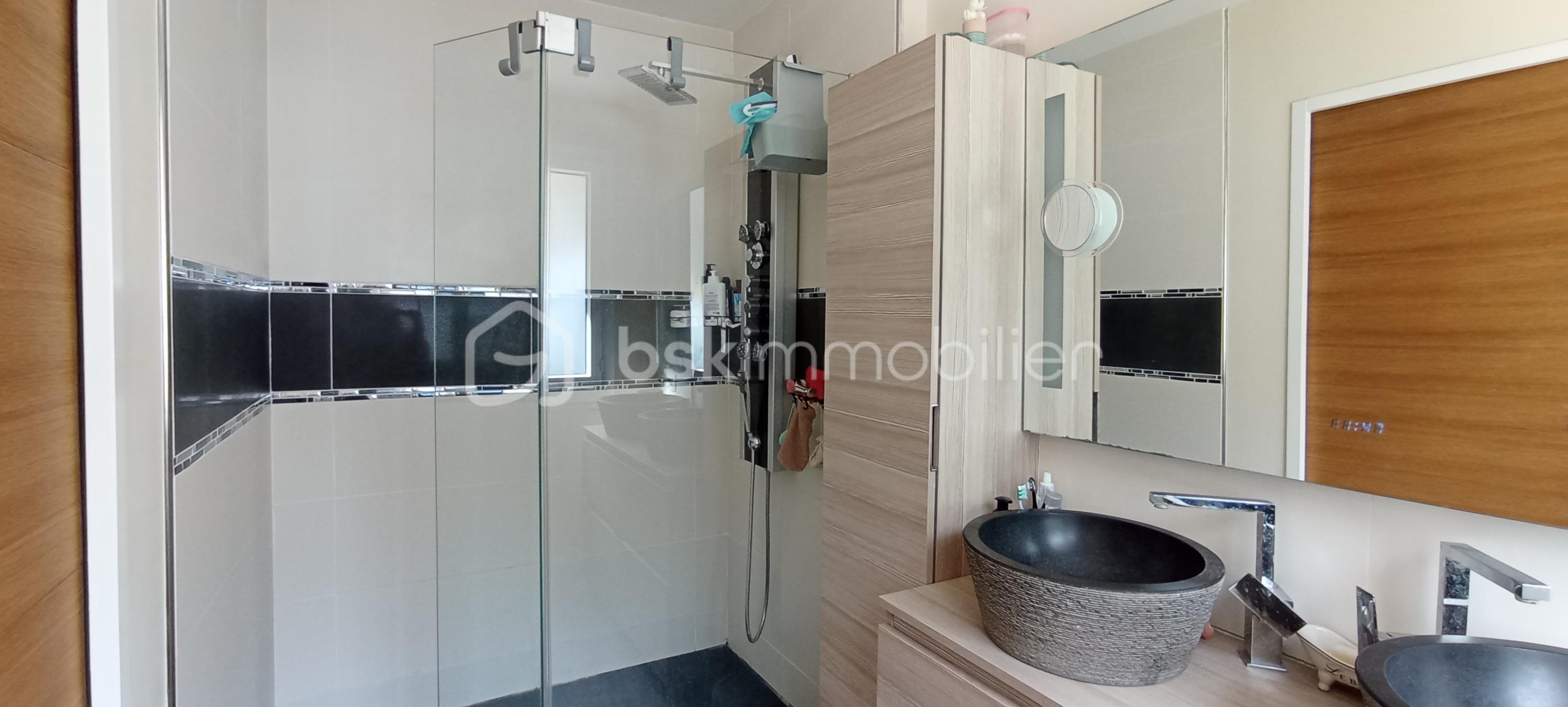 Maison de 120 m² - salle d'eau chambre (1).jpg