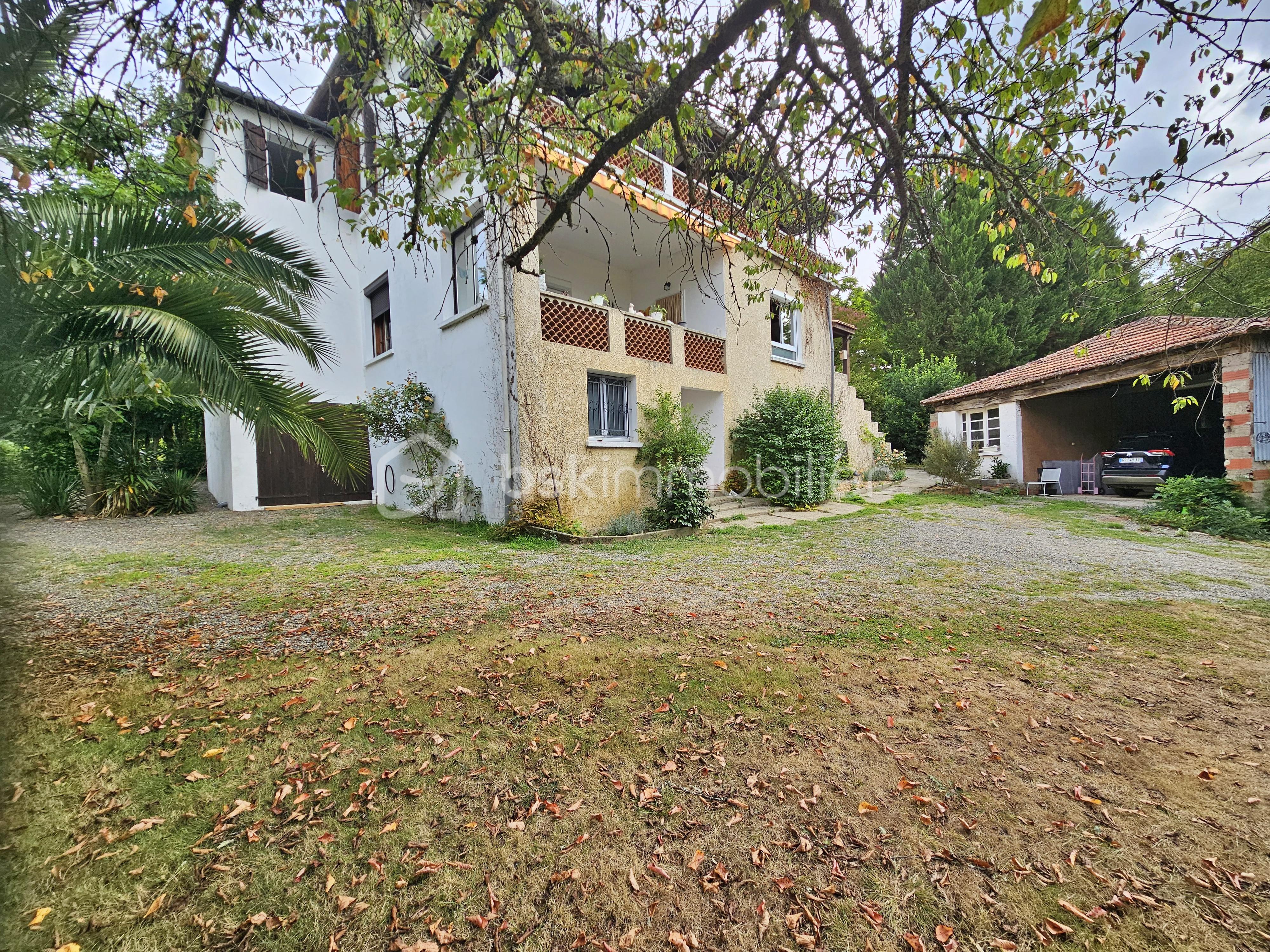 Maison d hote de 265 m² - FACADE.jpg