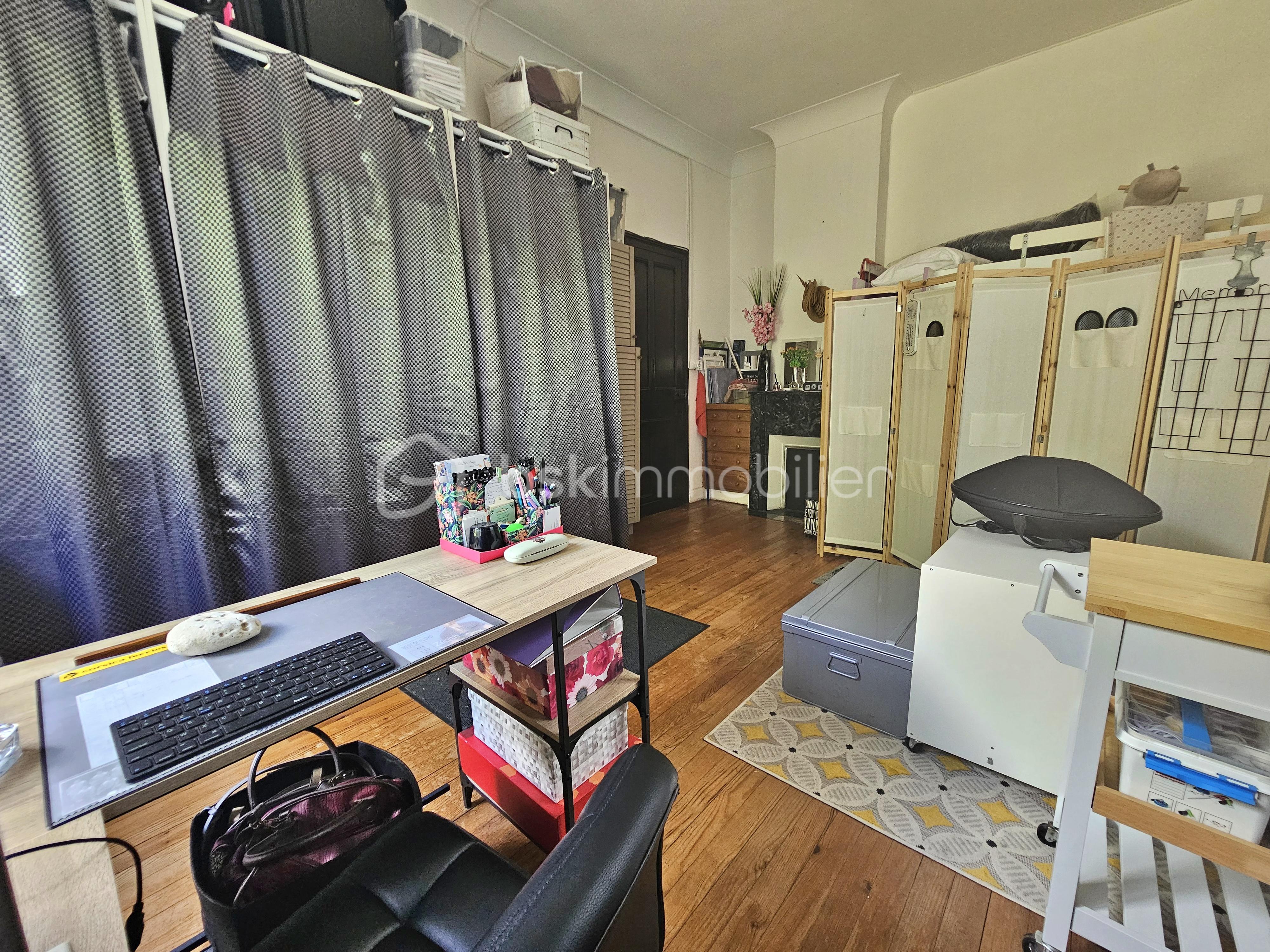 Maison d hote de 265 m² - CHAMBRE 2 RDC.jpg