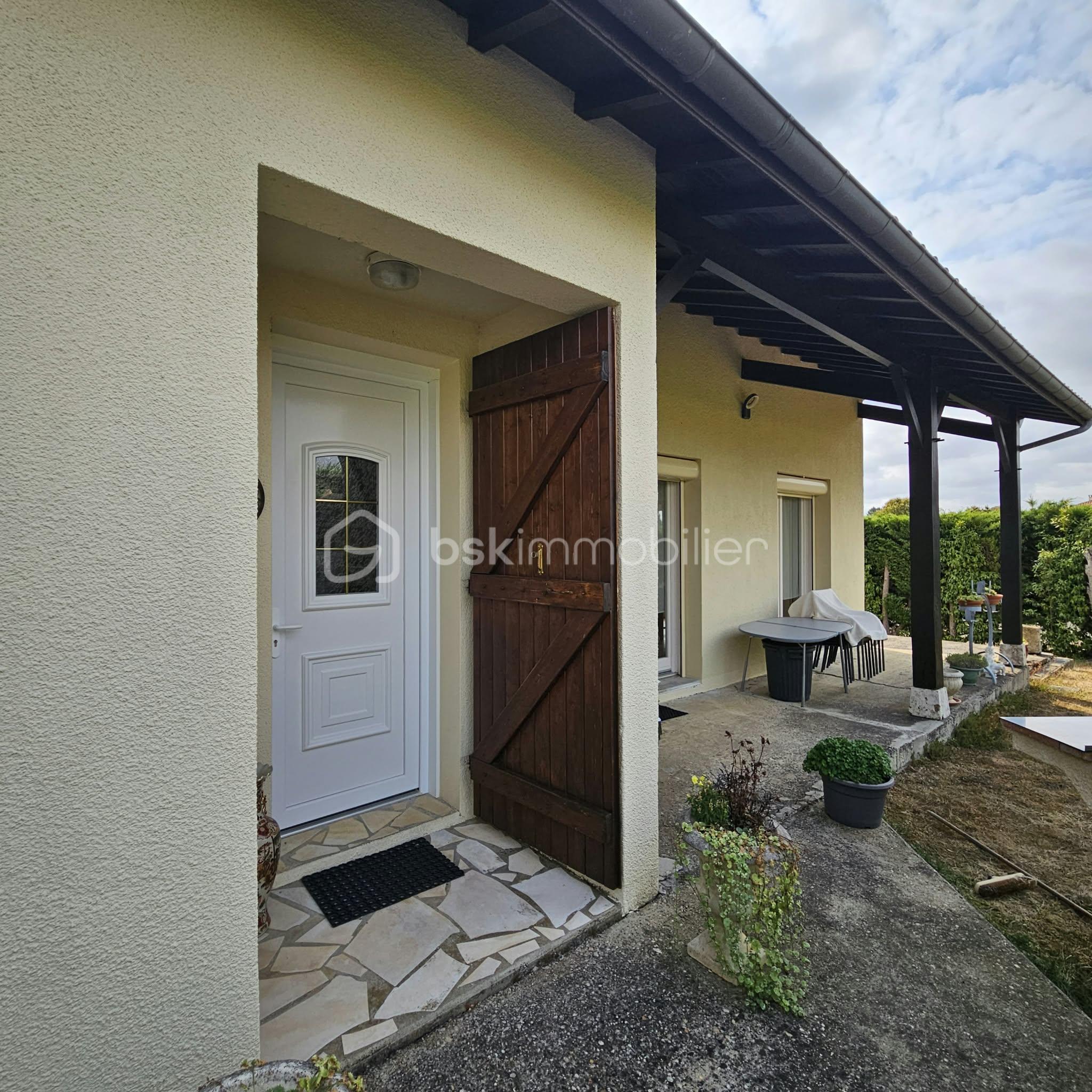 Maison 6 pièces 138 m² · à Sainte-Radegonde · 138 m² · 239 000 €