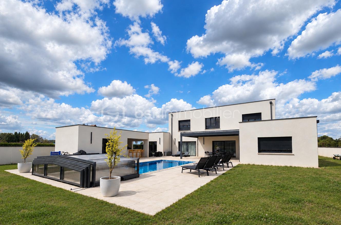 Maison 10 pièces 256 m² · à Savigne-sur-Lathan · 256 m² · 1 280 000 €