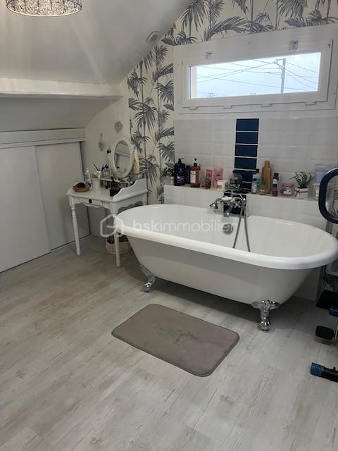 Pavillon de 132 m² - sdb  haut.jpg