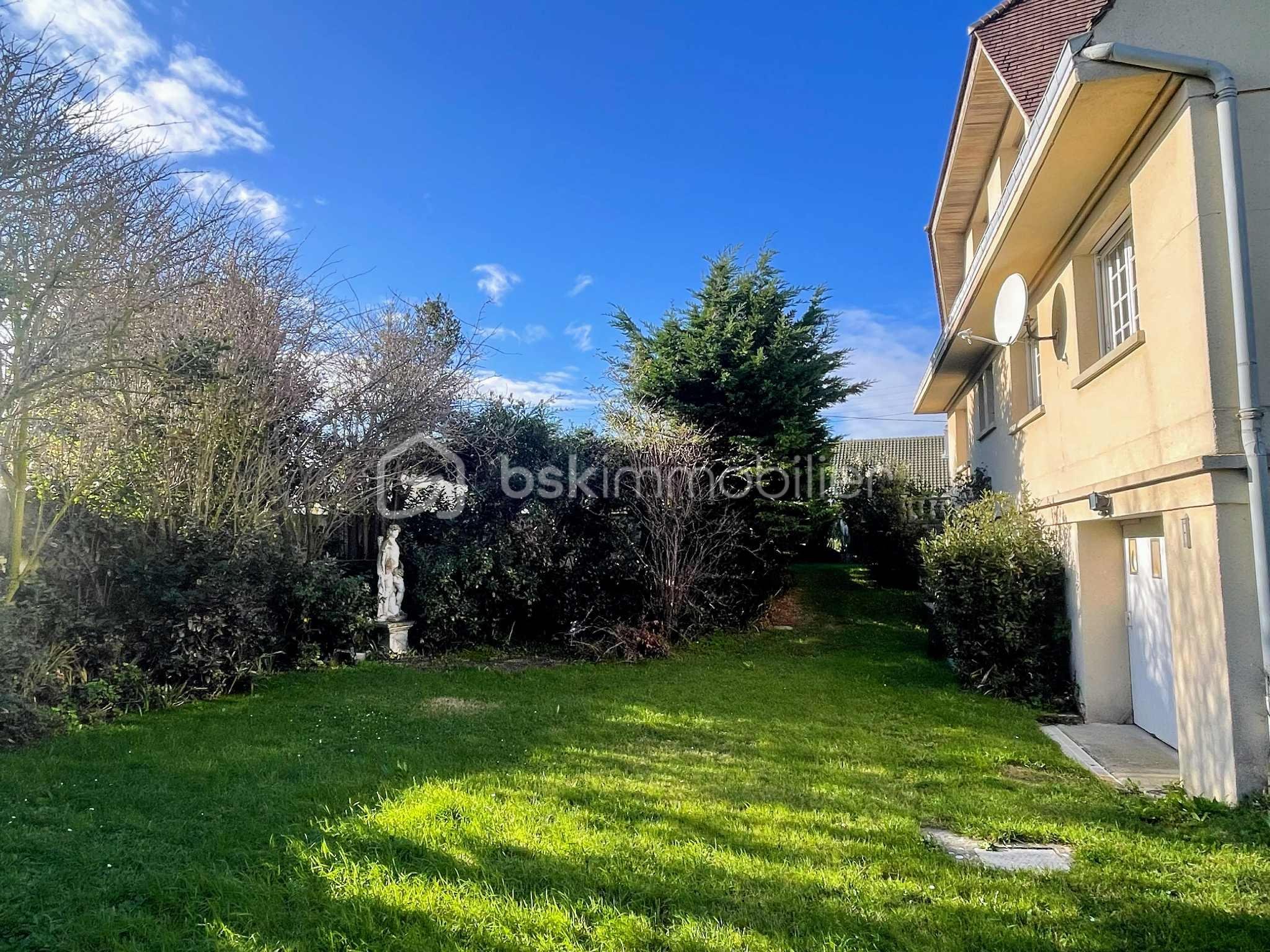 Maison traditionnelle de 170 m² - arr1.jpg