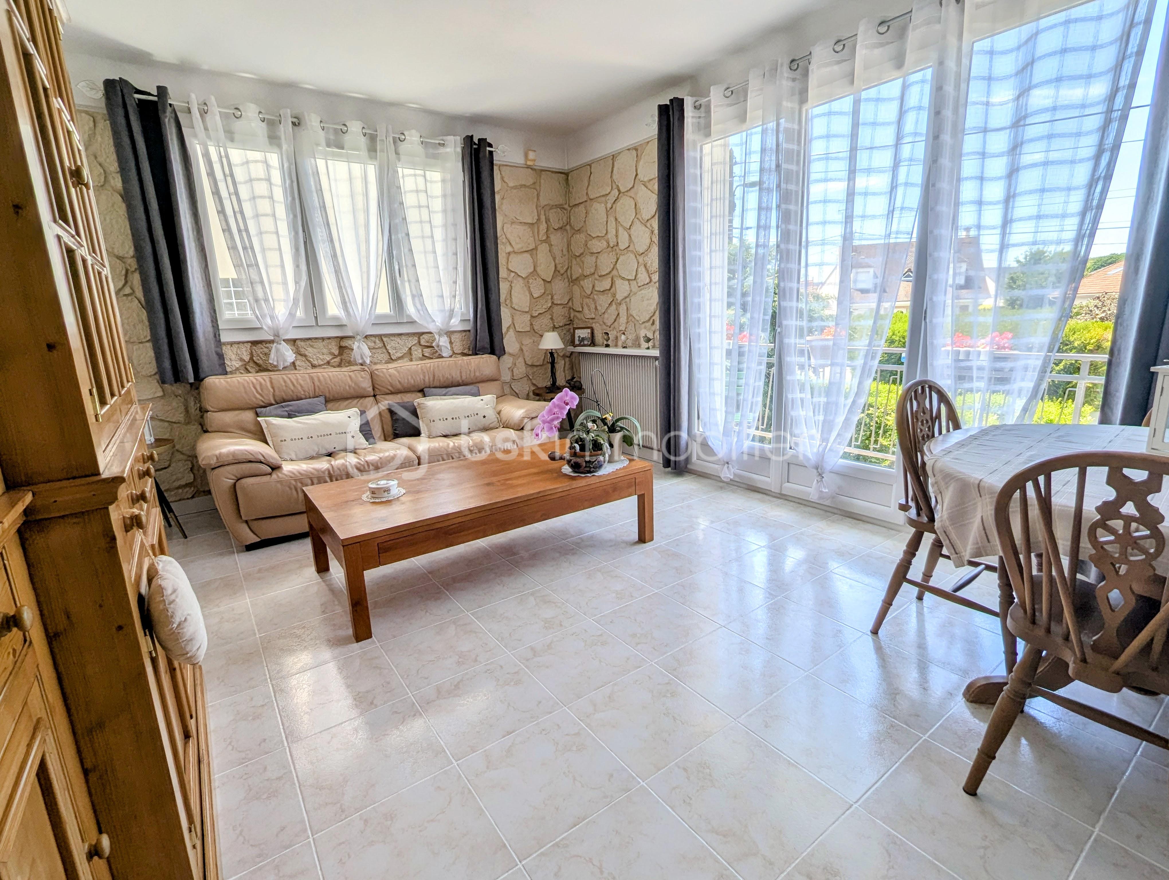 maison ozoir la ferriere 77330 salon.jpg