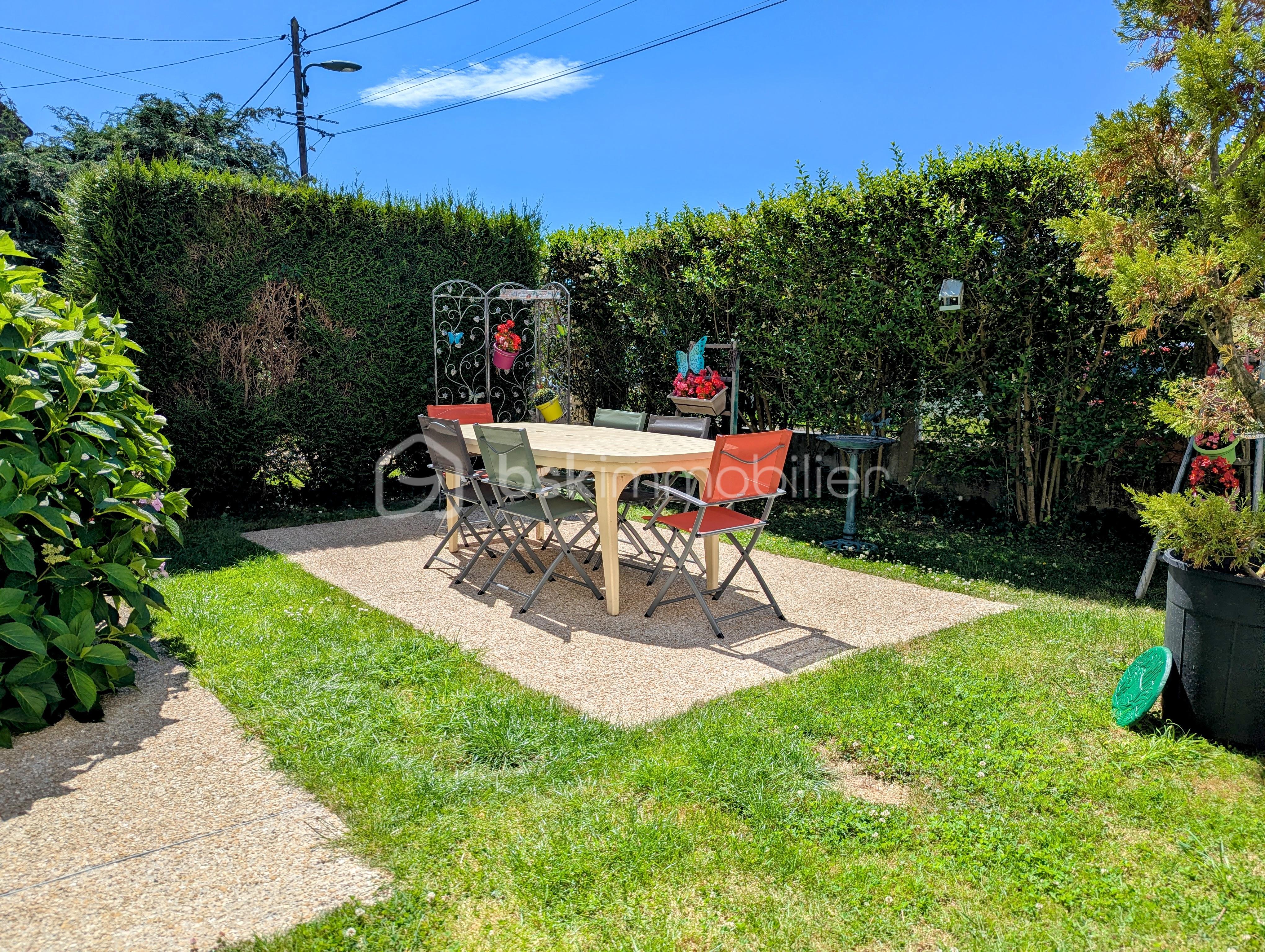 salon de jardin terrasse maison ozoir la ferriere.jpg