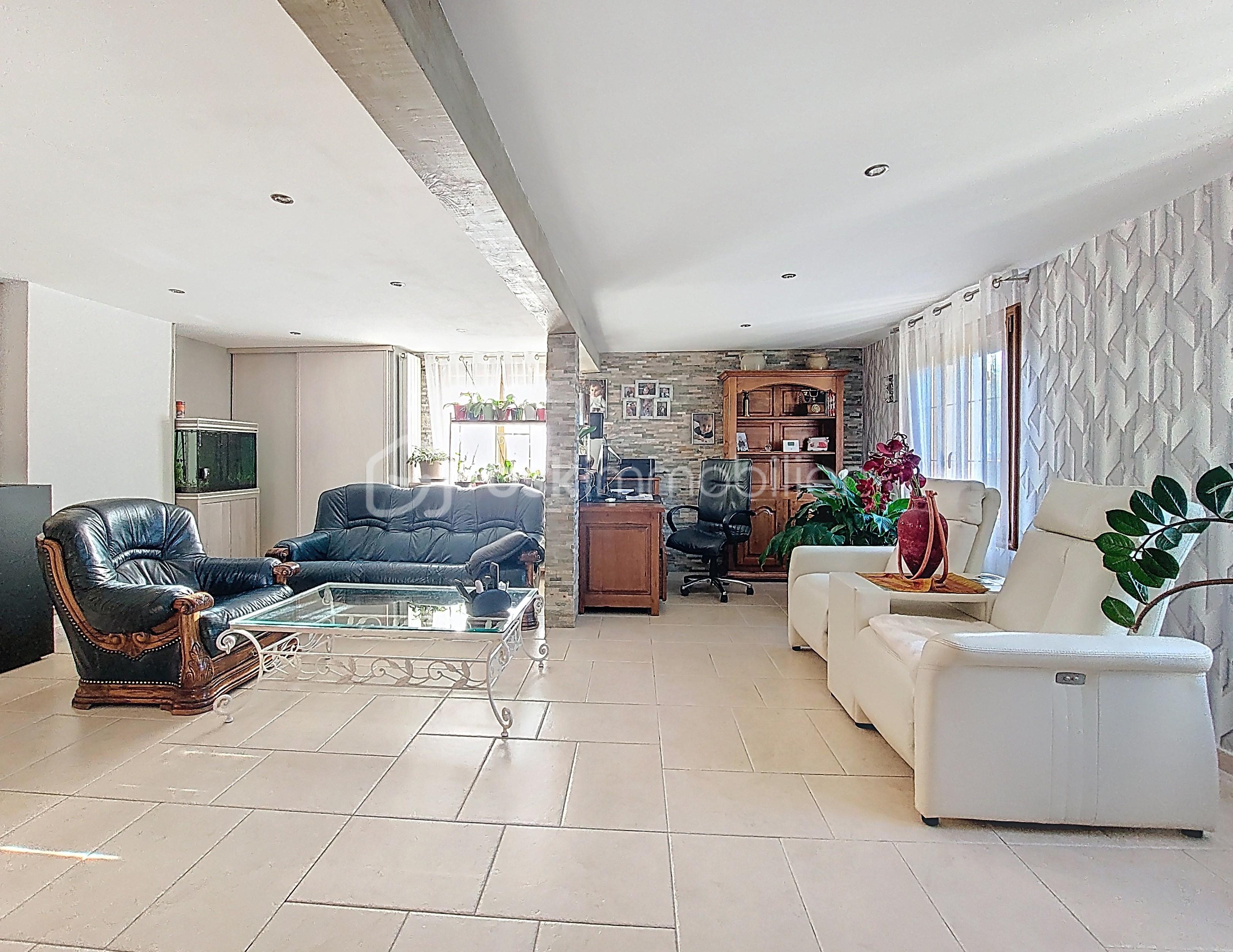 Maison en pierre de 149 m² - salon 8.jpg