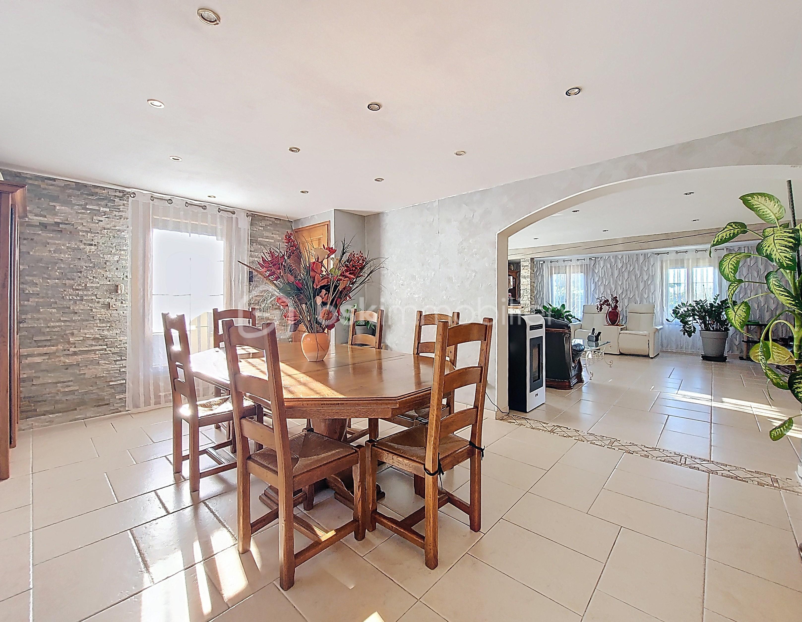 Maison en pierre de 149 m² - séjour 8.jpg