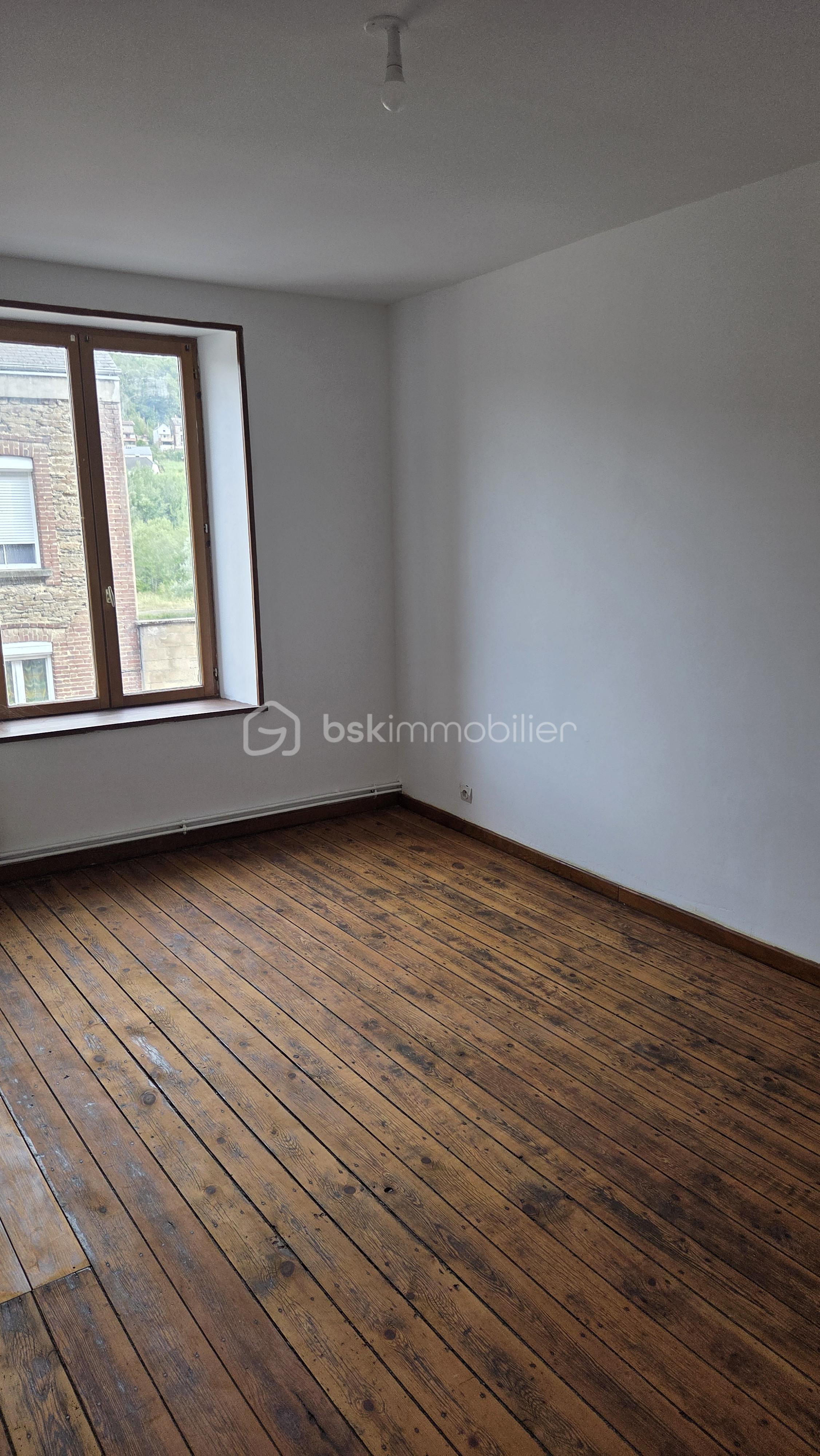 Chambre 1 1er étage coté route 1.jpg