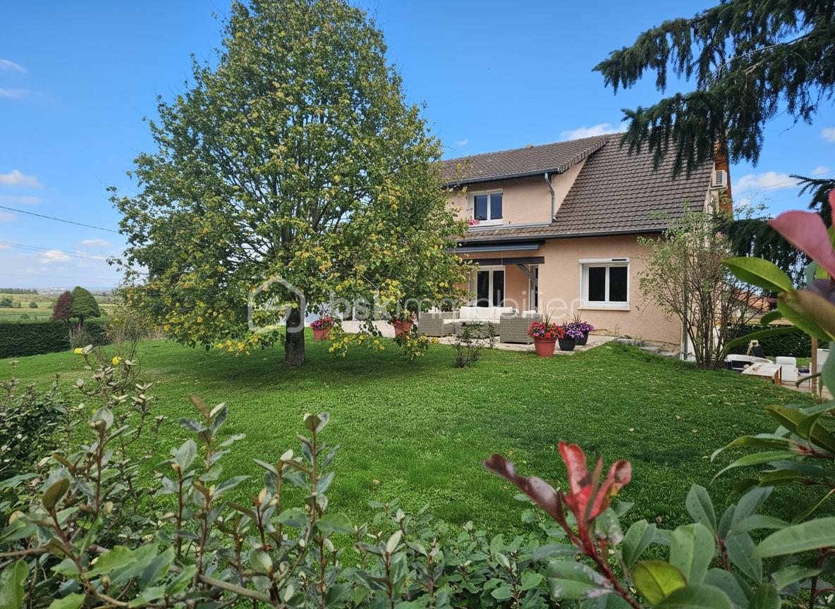 Maison traditionnelle de 159,60 m² - generated_face.jpg