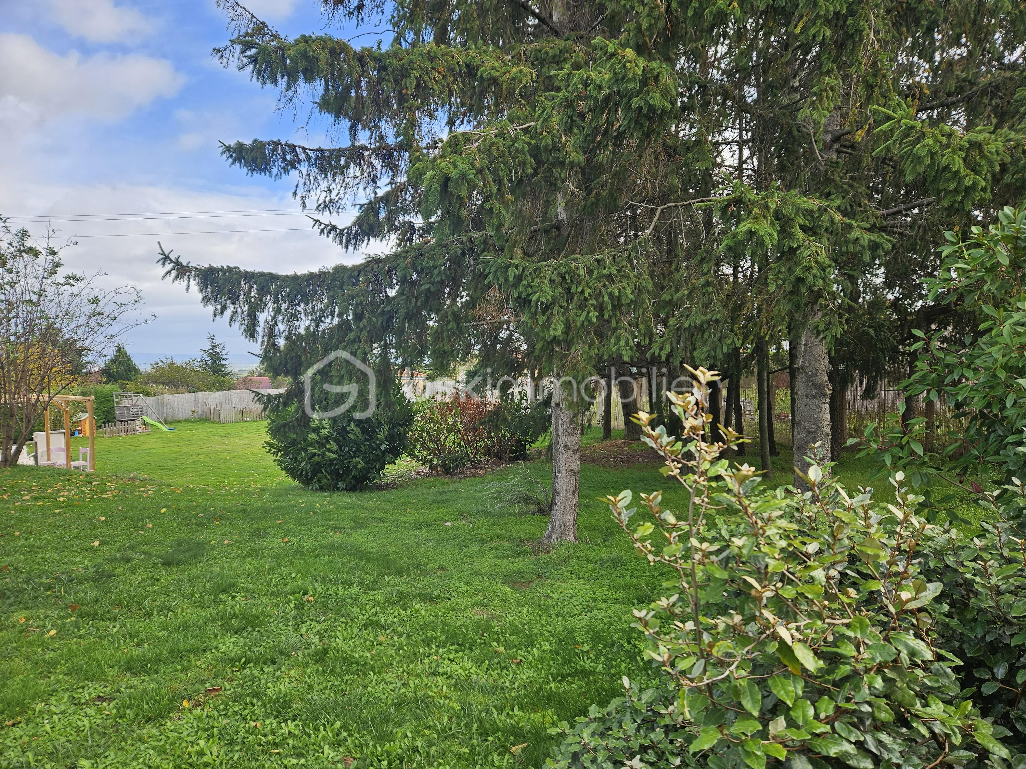 Maison traditionnelle de 159,60 m² - Terrain.jpg