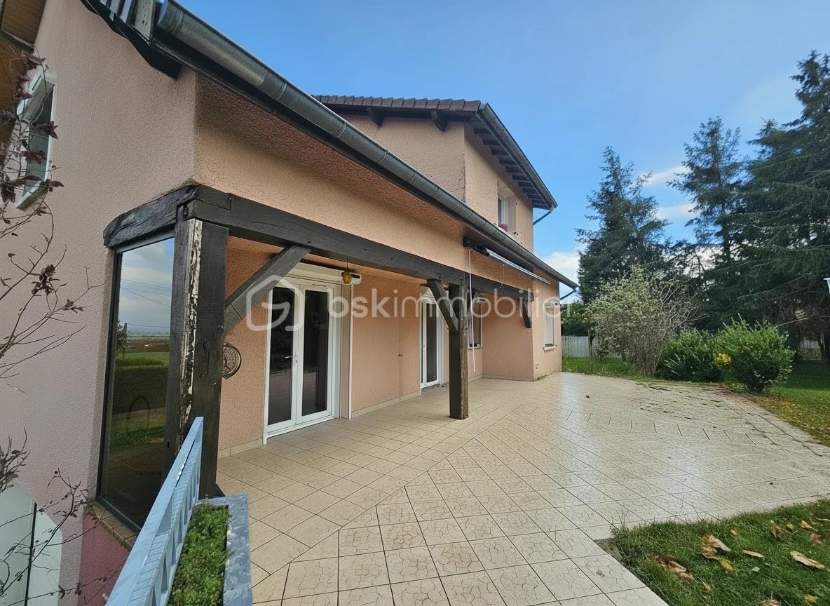 Maison traditionnelle de 159,60 m² - generated_terrasse.jpg