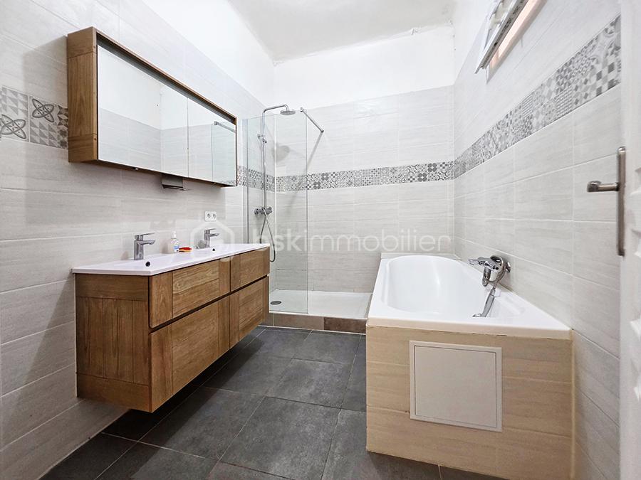 Appartement de 99 m² - sdbweb.jpg