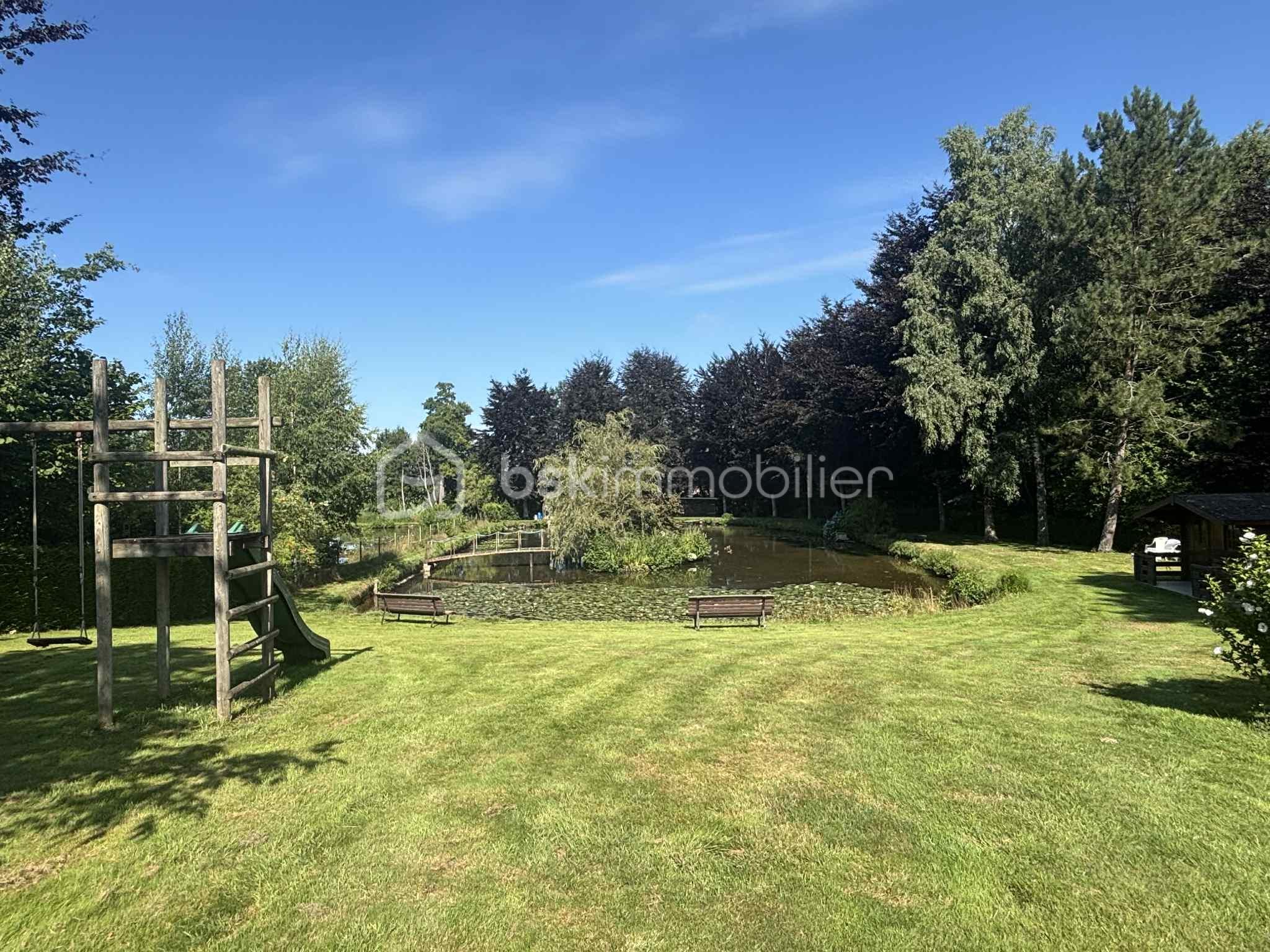 Maison de 190 m² - Terrain arrière.jpeg
