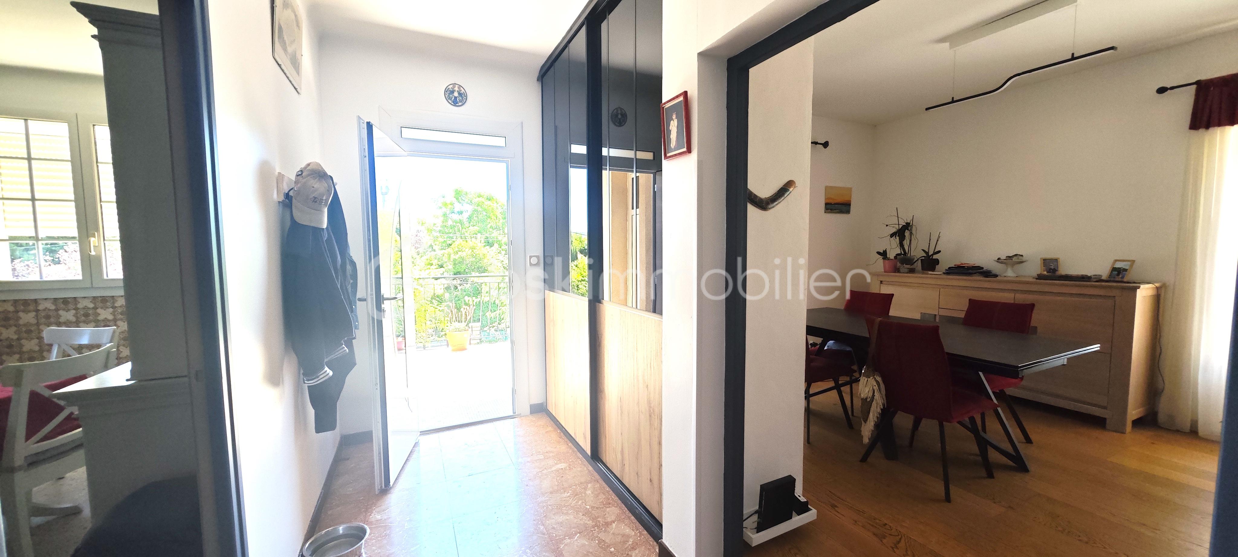 Maison de 156 m² - Entrée avec salon cuisine.jpg