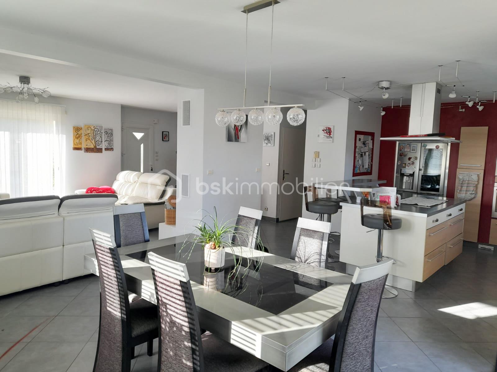 Maison traditionnelle de 220 m² - IMG-20251110-WA0007.jpg