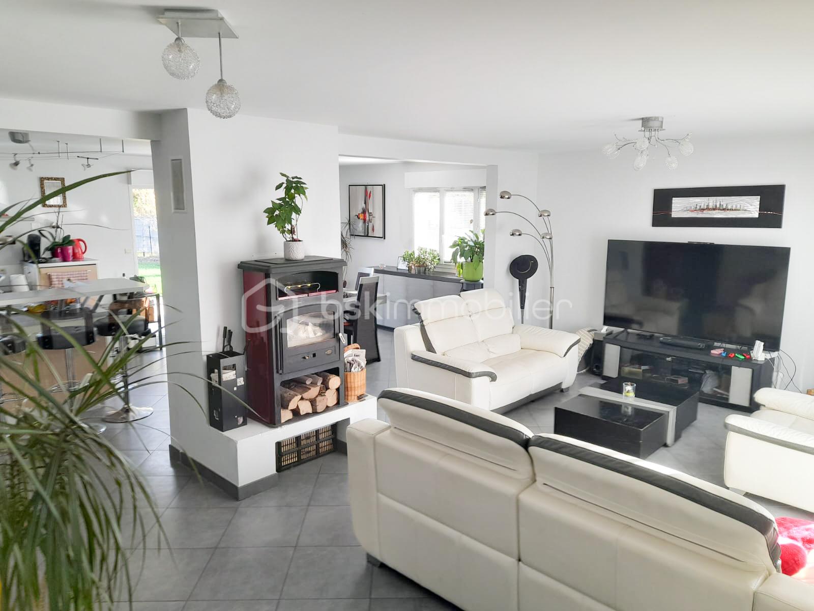 Maison traditionnelle de 220 m² - IMG-20251110-WA0003.jpg