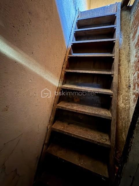 Maison de village de 46 m² - photo escalier du haut emilia.jpg