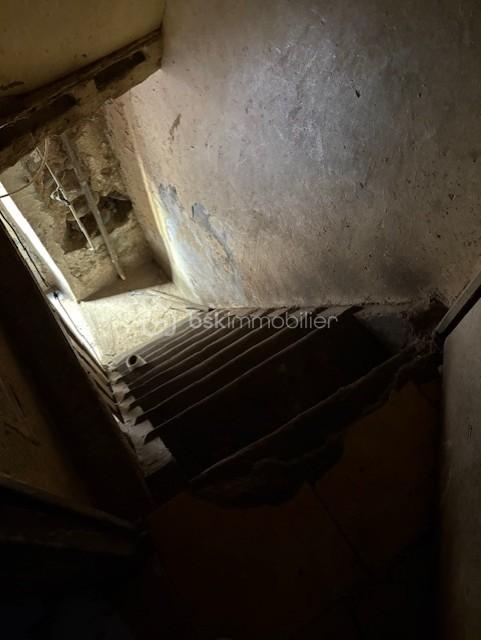 Maison de village de 46 m² - photo escalier du bas emilia.jpg