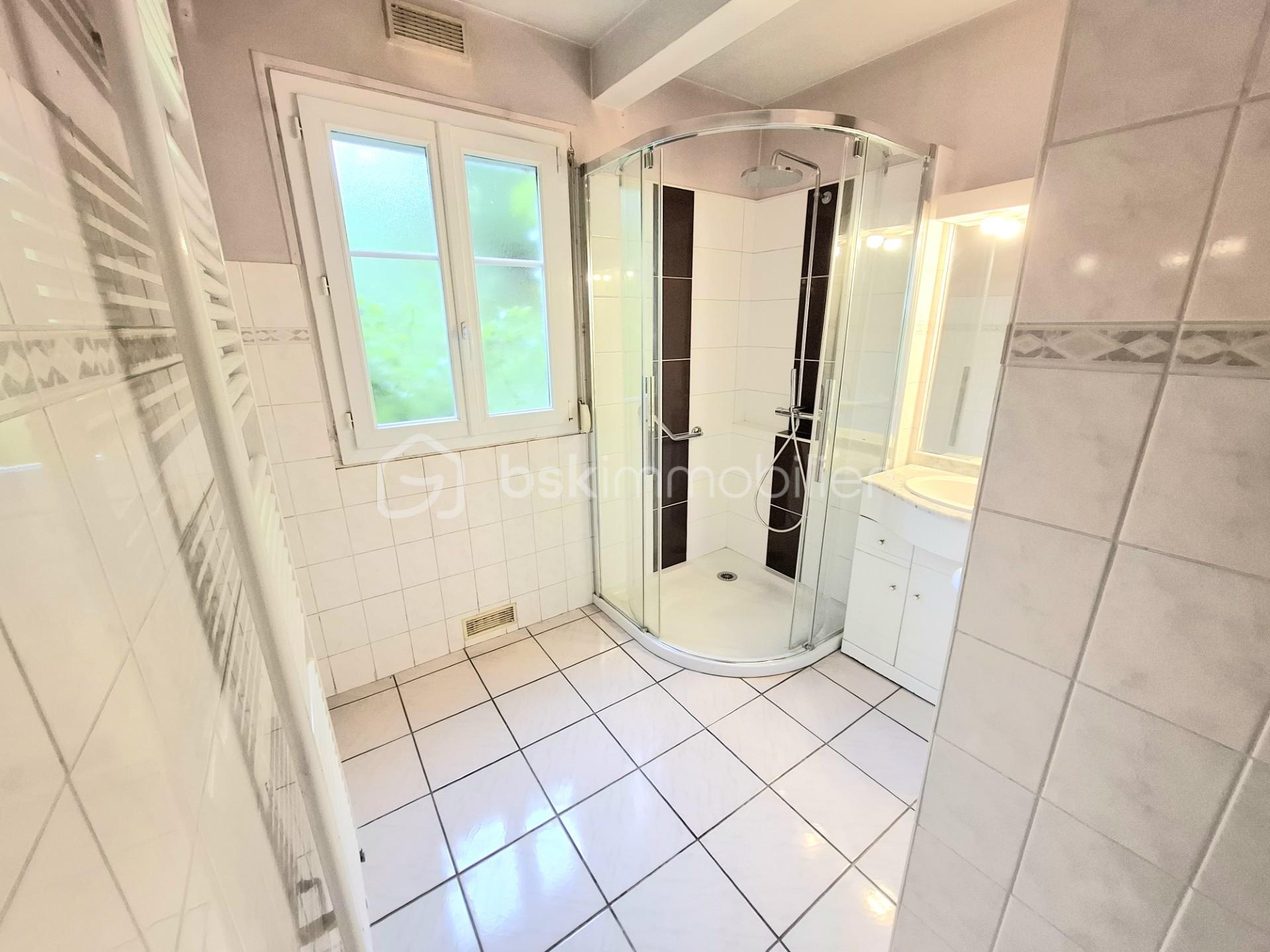Maison de 120 m² - sdbmoyard.jpg