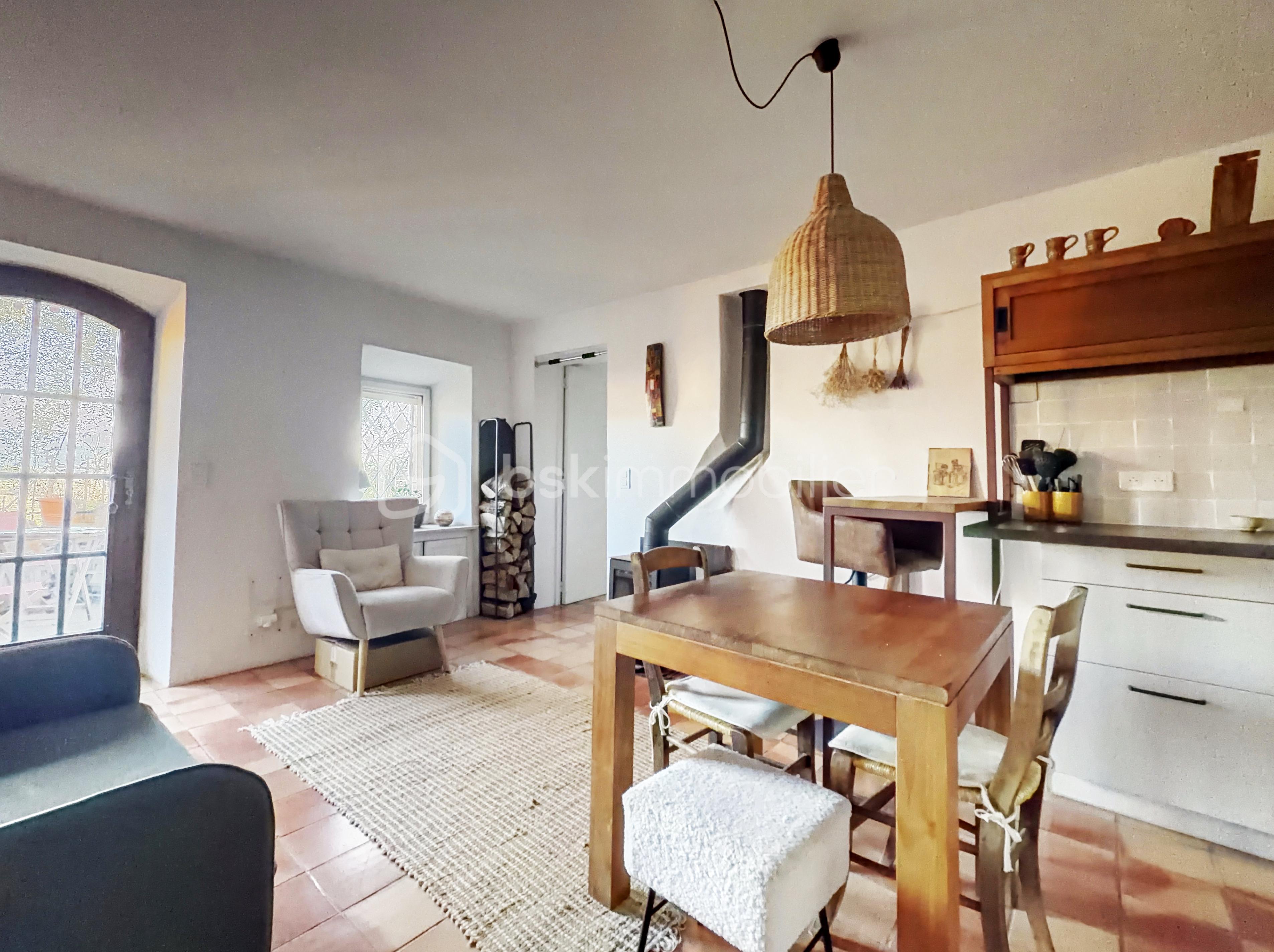 Maison de village de 130 m² - MAISON-SALON:SEJOUR-2.jpg