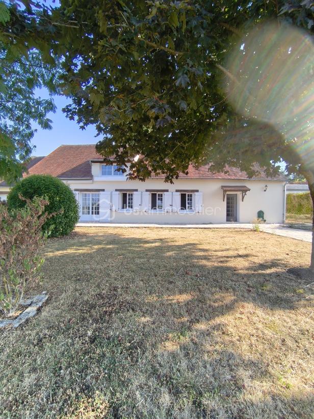Maison 5 pièces 155 m² · à Saint-Maurice-sur-Aveyron · 155 m² · 126 000 €
