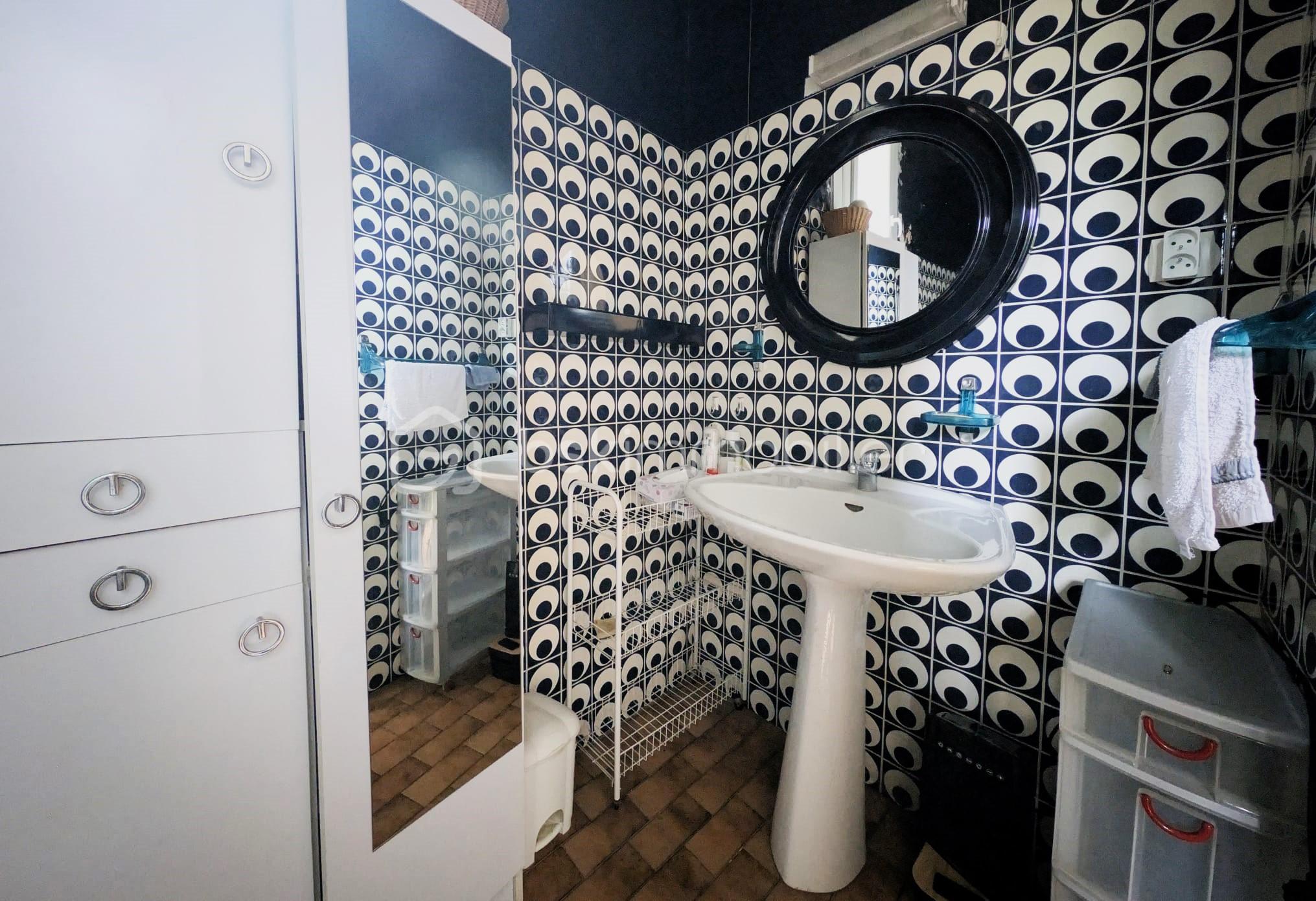 Maison de village de 114 m² - sdb1.jpeg