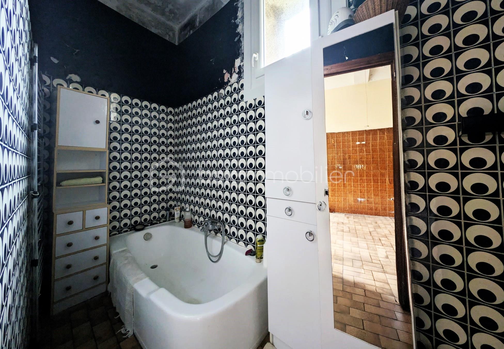 Maison de village de 114 m² - sdb2.jpeg