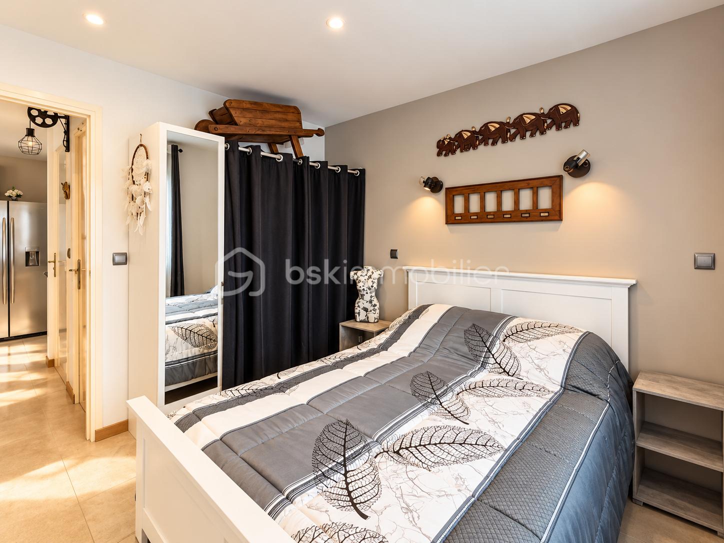 Chambre moderne aux accents botaniques.png