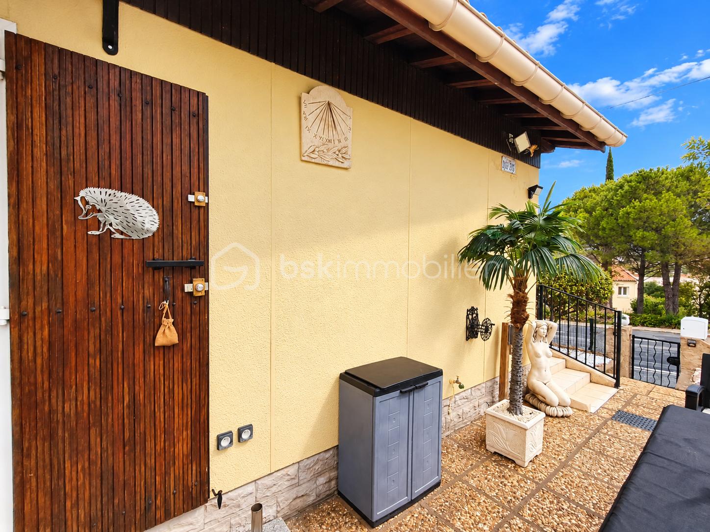 Entrée méditerranéenne au soleil.png