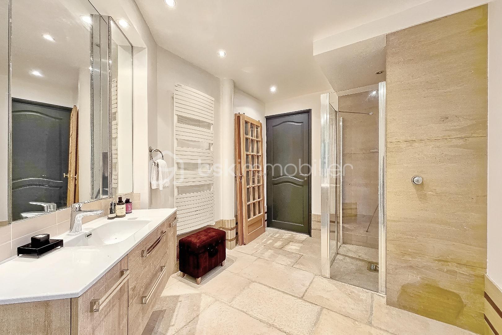 Maison de 215 m² - hoqi-cef529220ab24f8f973dbc9976c15851.jpg