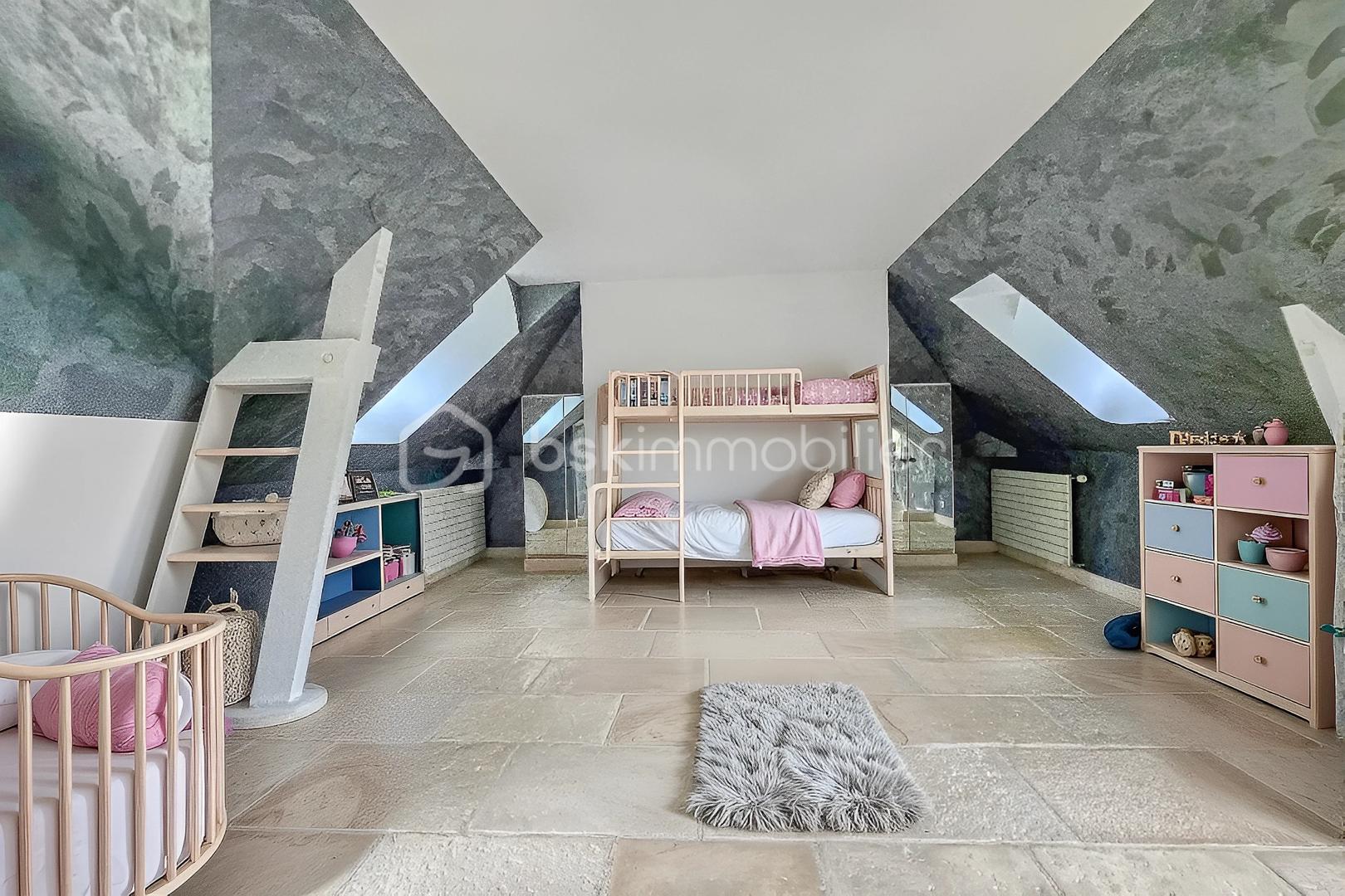 Maison de 215 m² - hoqi-f2b96f3b9a9b448482e95d9cf239f2ae.jpg