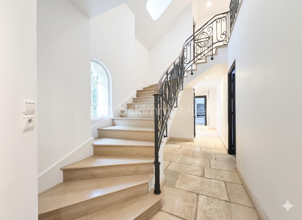 Maison de 215 m² - 1758444841802.jpg