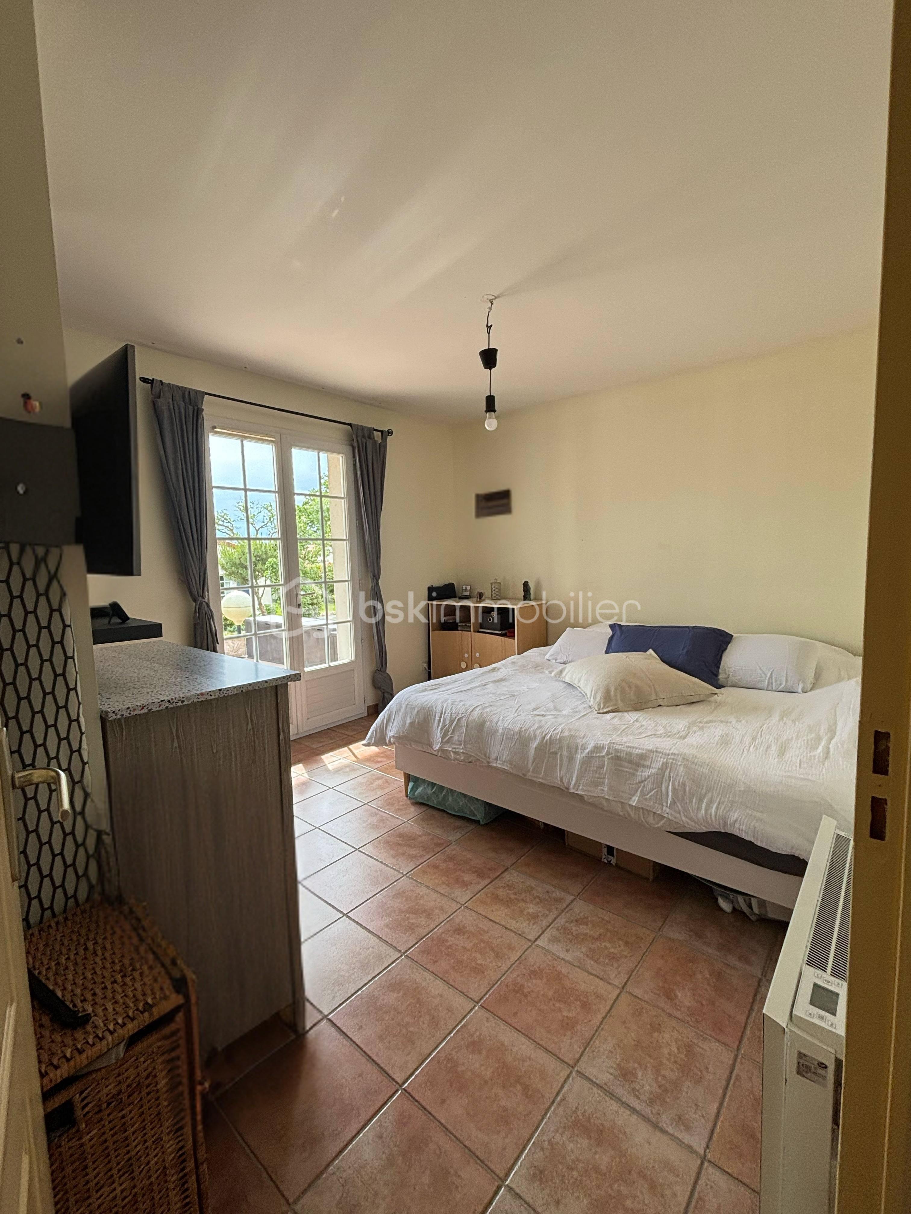 Maison traditionnelle de 84 m² - chambre 1 face.jpg