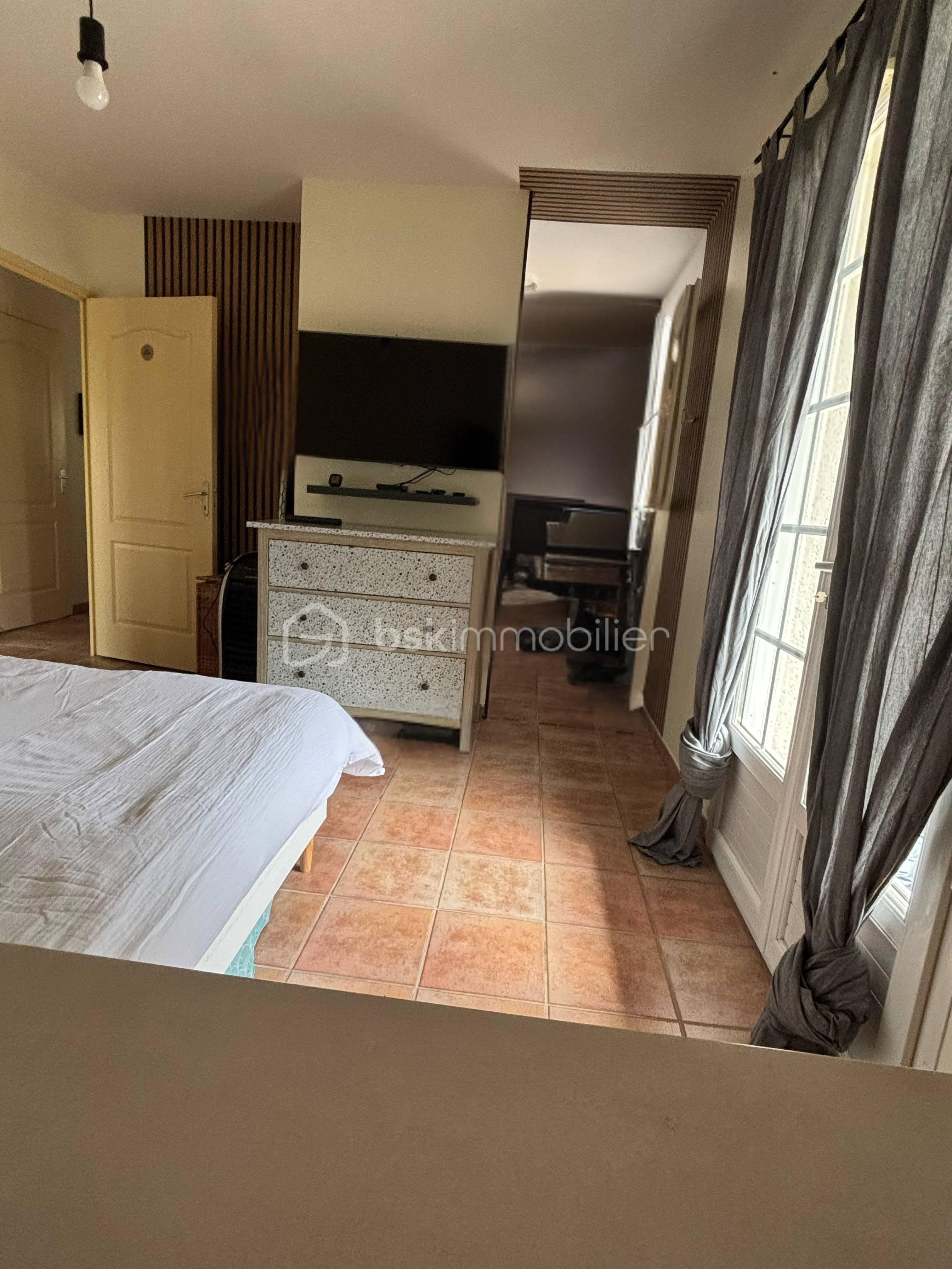 Maison traditionnelle de 84 m² - chambre 1.jpg