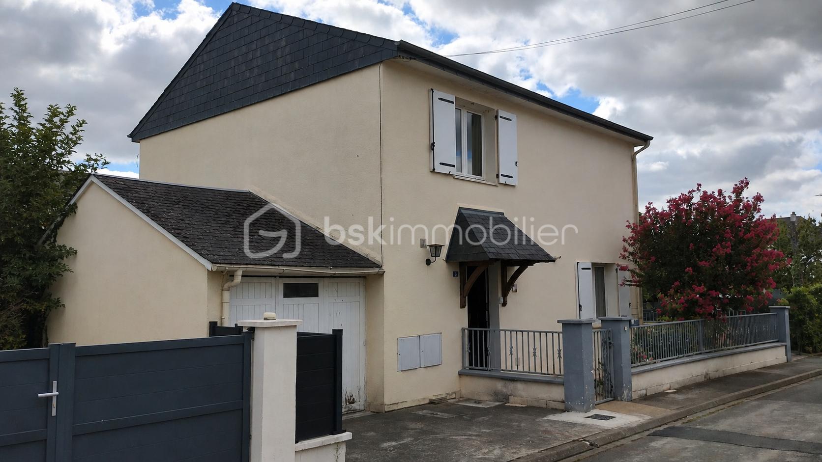 Maison 5 pièces 110 m² · à Nazelles-Négron · 110 m² · 215 000 €