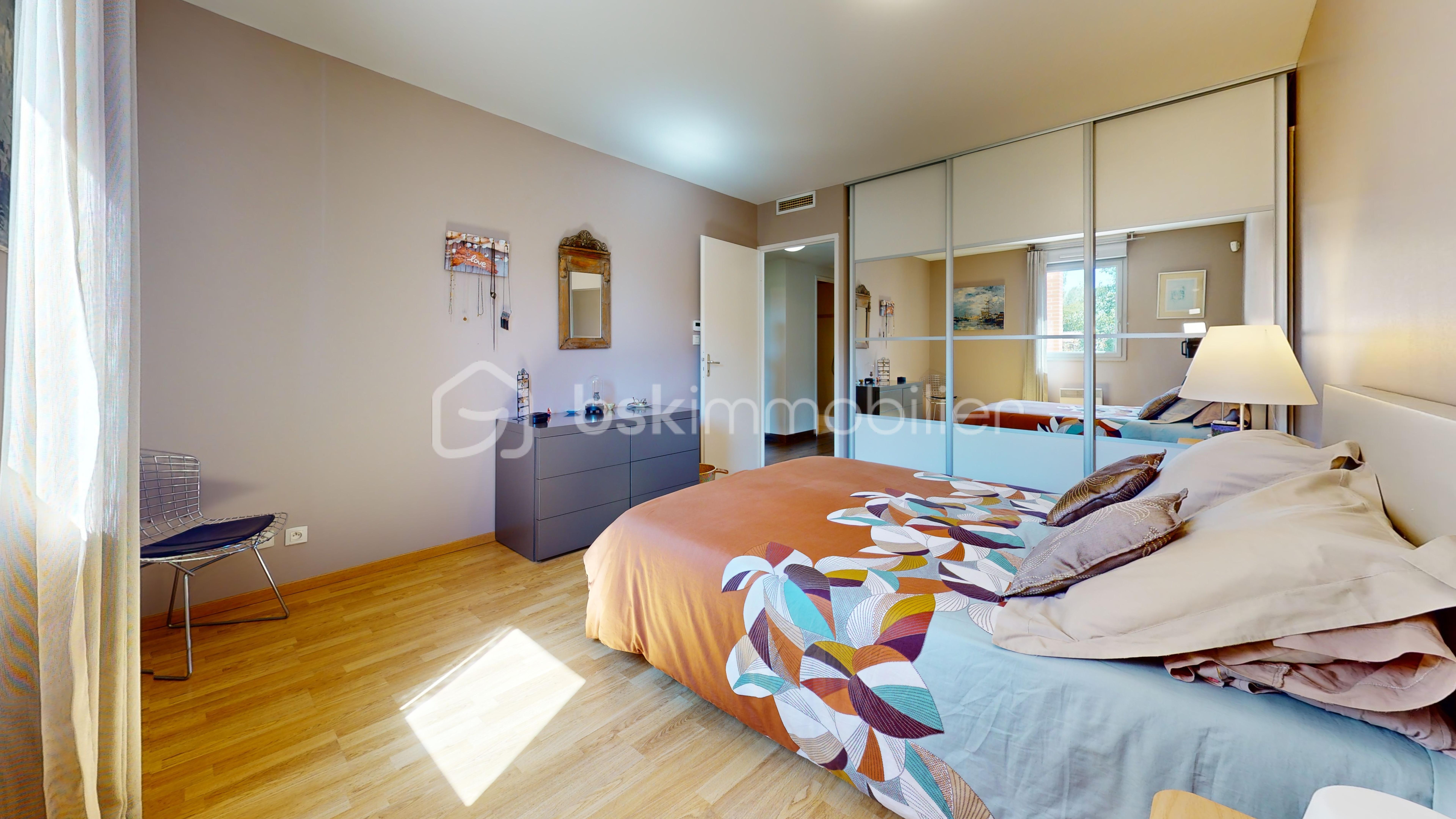 Appartement de 105 m² - croix-Daurade-Bedroom.jpg