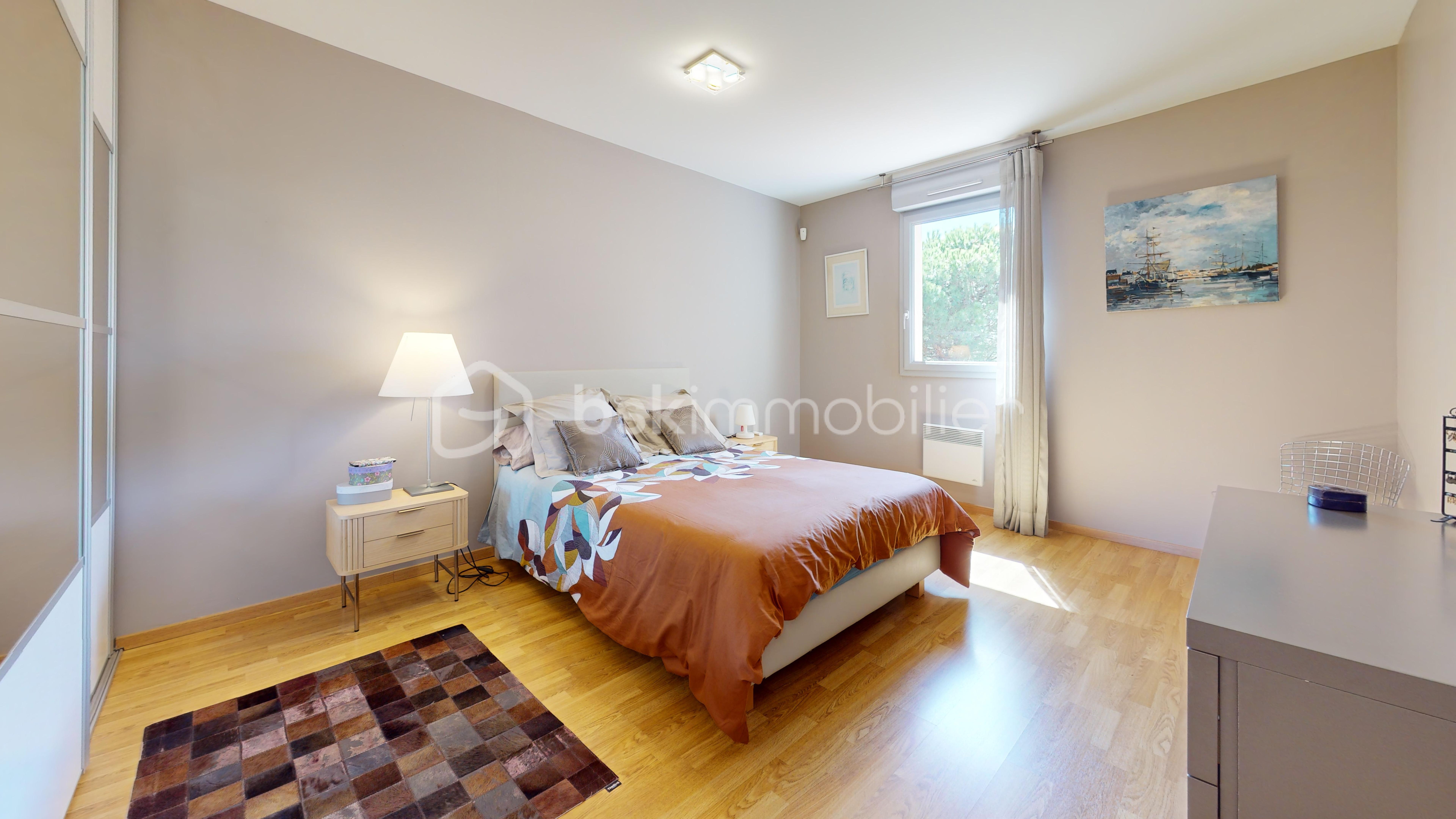 Appartement de 105 m² - croix-Daurade-Bedroom 1.jpg