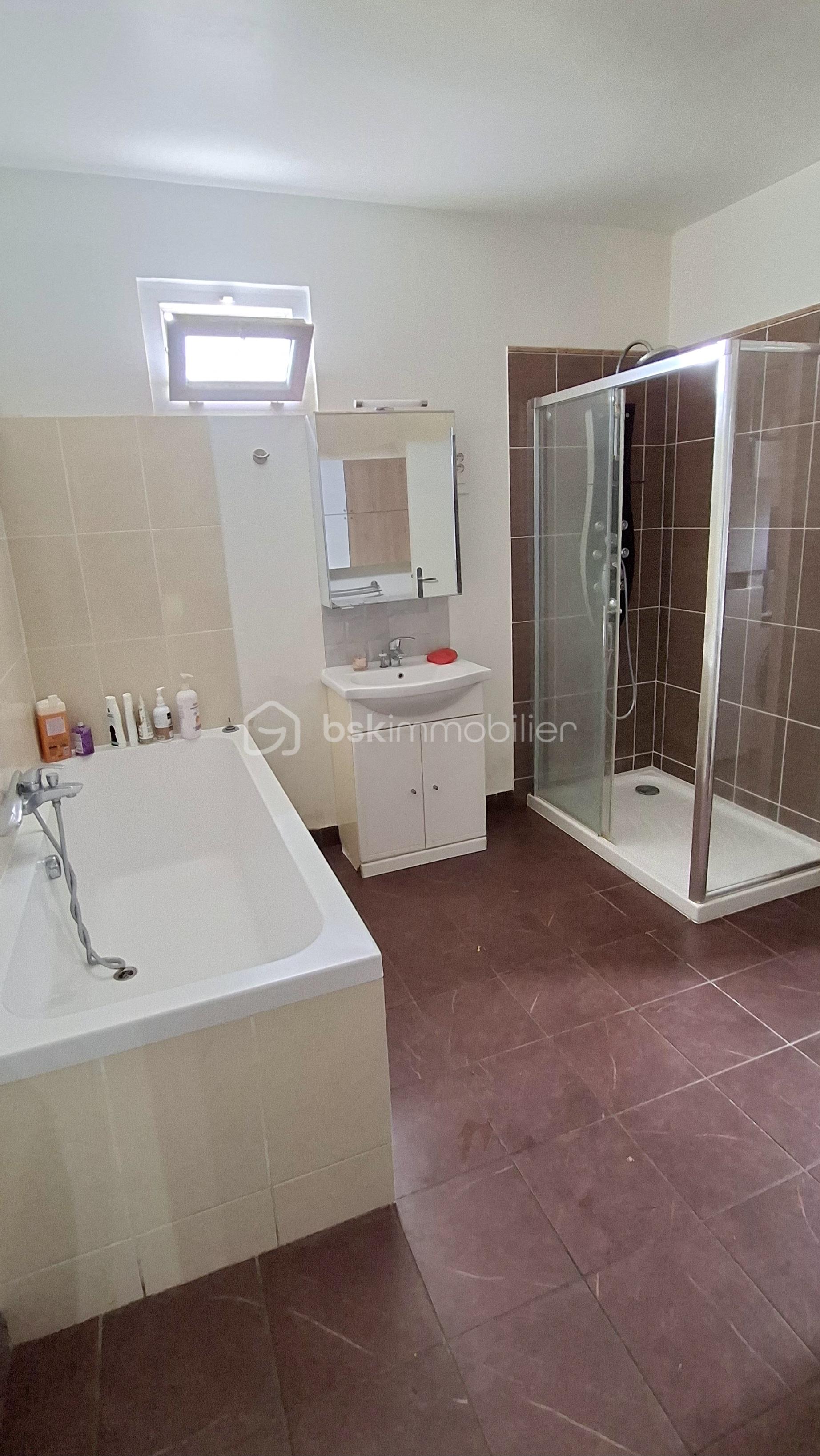 Maison de 220 m² - 20250717_145702.jpg