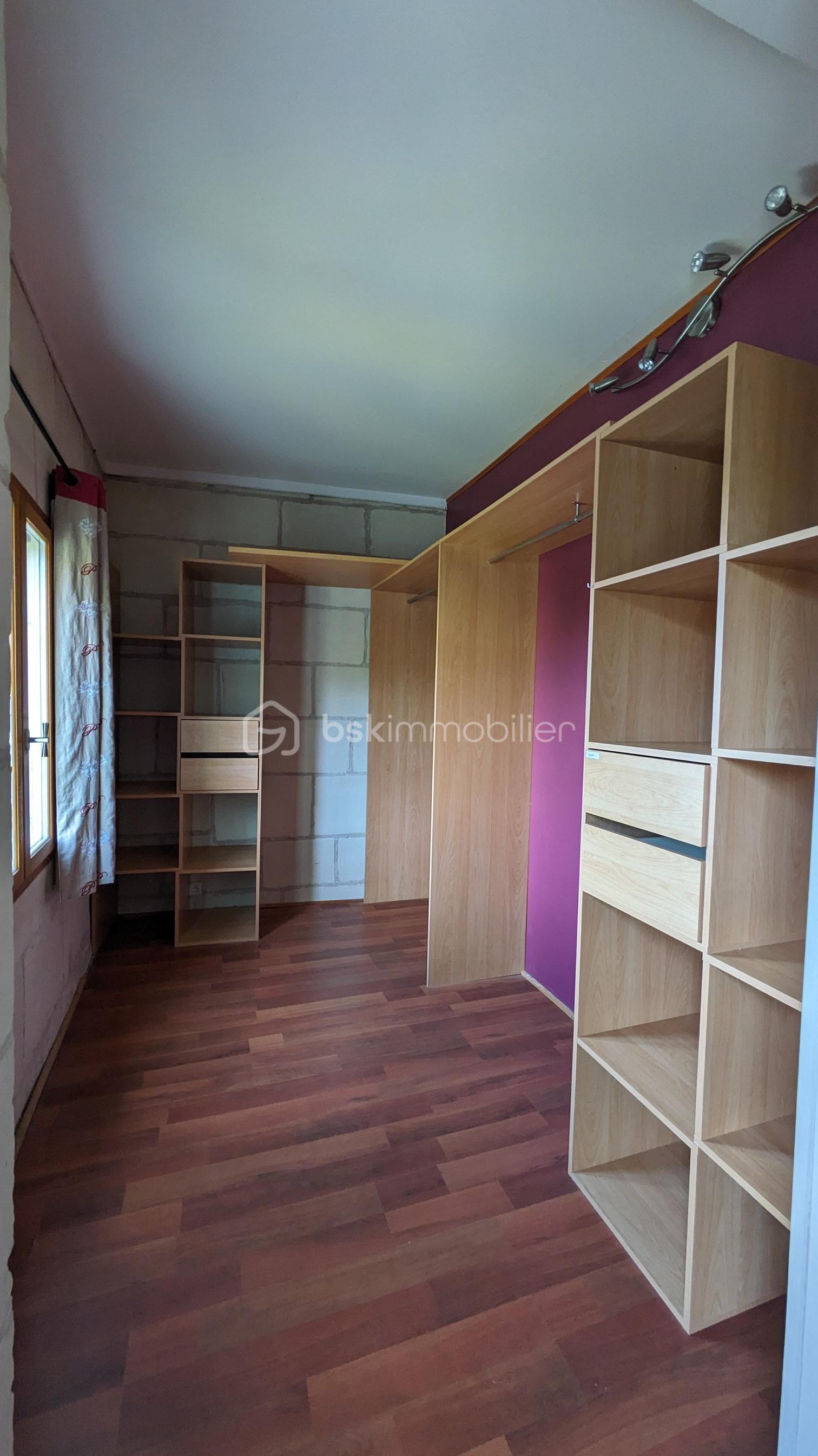 Immeuble de 276,60 m² - DRESSING.jpg