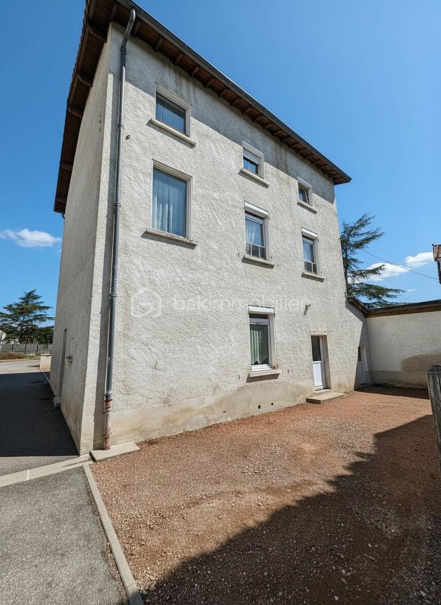 Immeuble de 210 m² - generated_2025-12-18T18_14_01.342.jpg