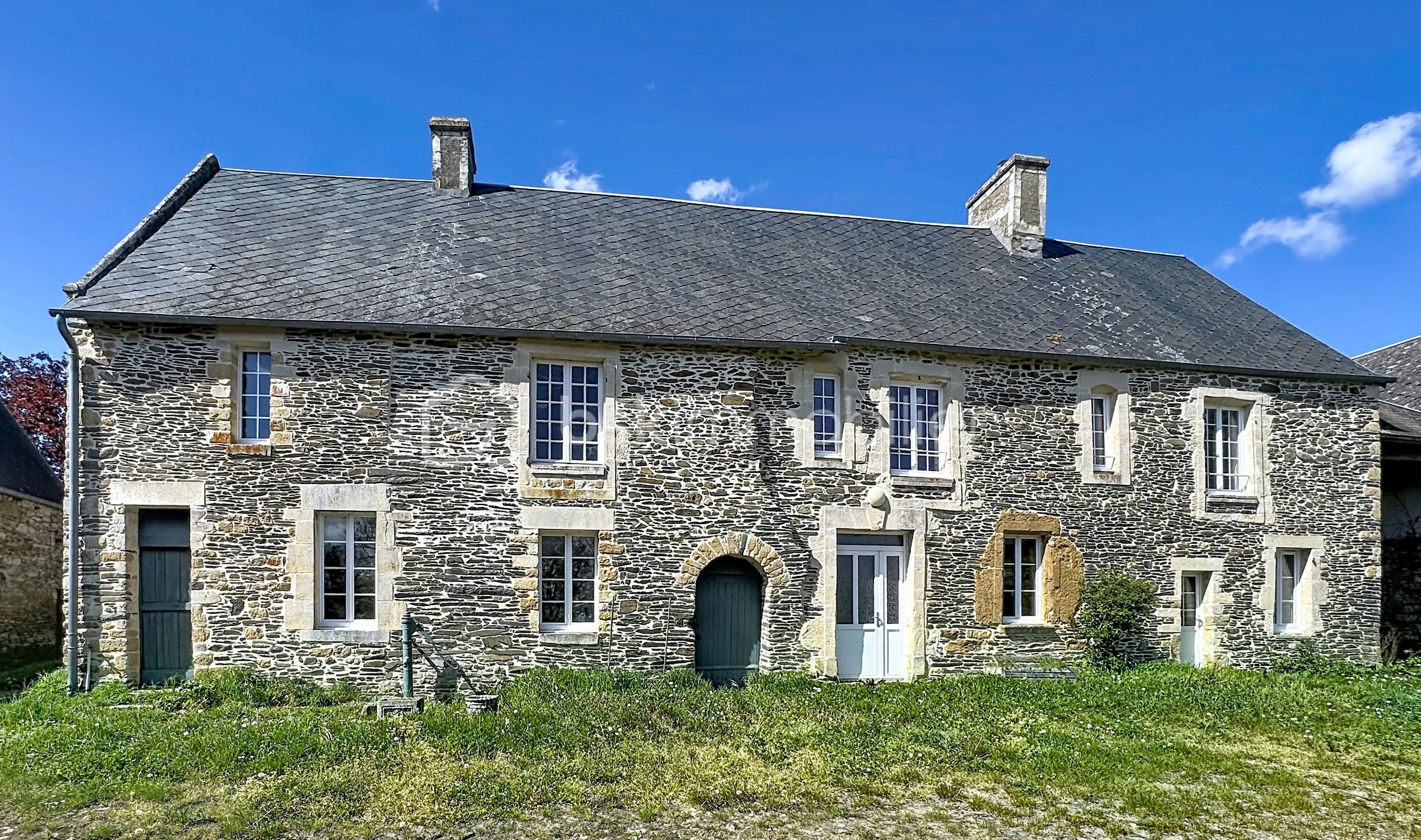 Maison de face.jpg