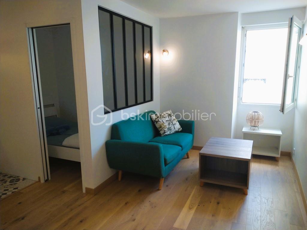 Immeuble mixte de 170 m² - Point de sel salon.jpg
