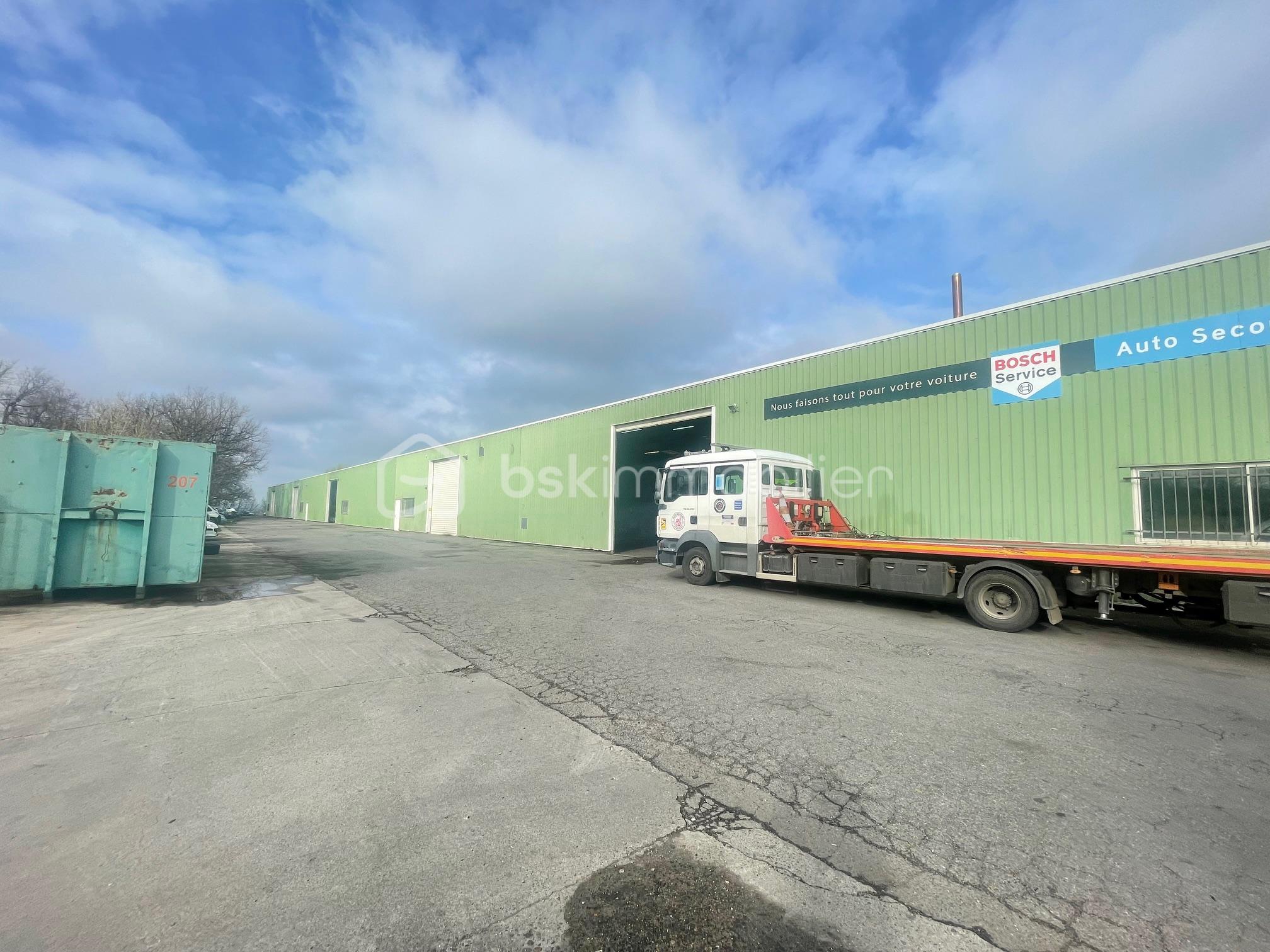 Local d'activités de 2 300 m² - IMG_1224.jpg