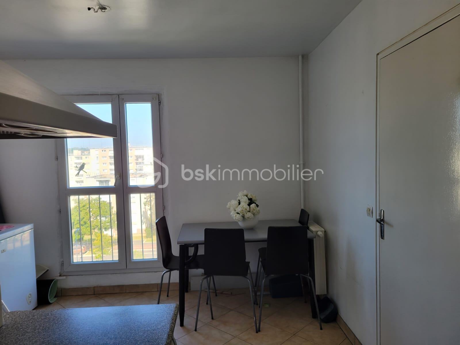 Appartement de 102,27 m² - coin repas souare.jpg