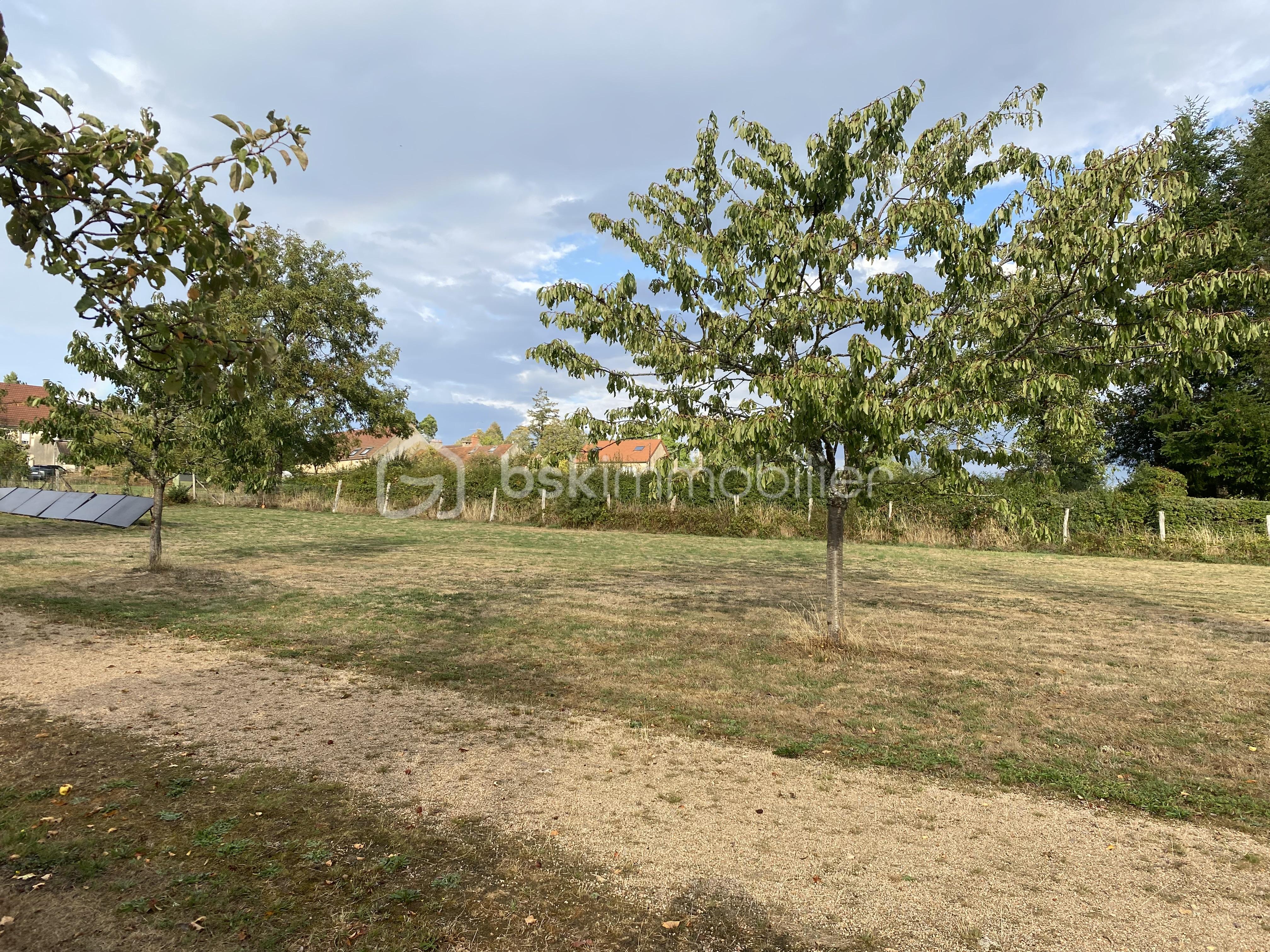 Terrain 318 m² · à Saint-Léger-Vauban · 318 m² · 44 800 €